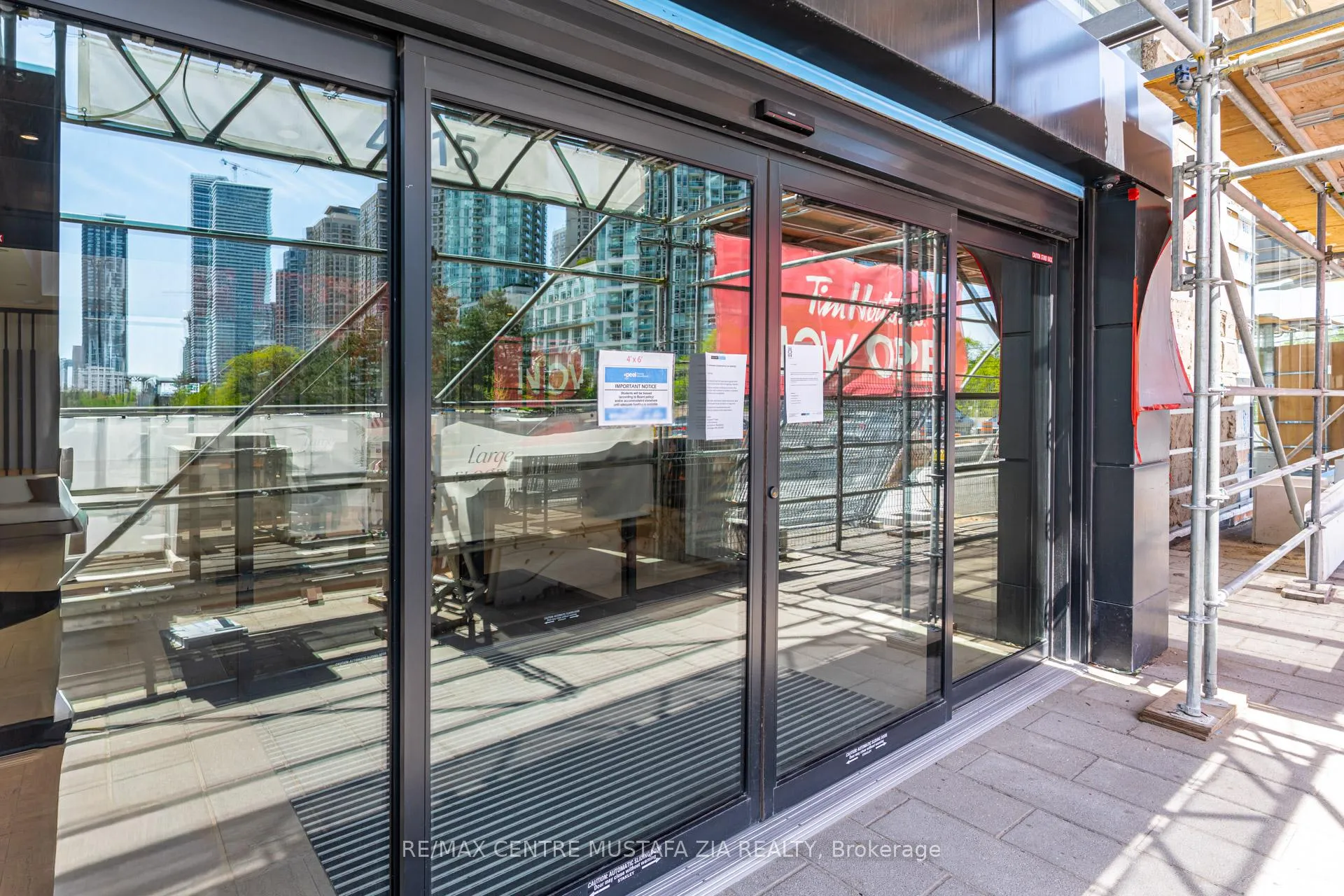 Photo 4 of Unit 1301, 4015 The Exchange, Mississauga, City Centre — HOMEH