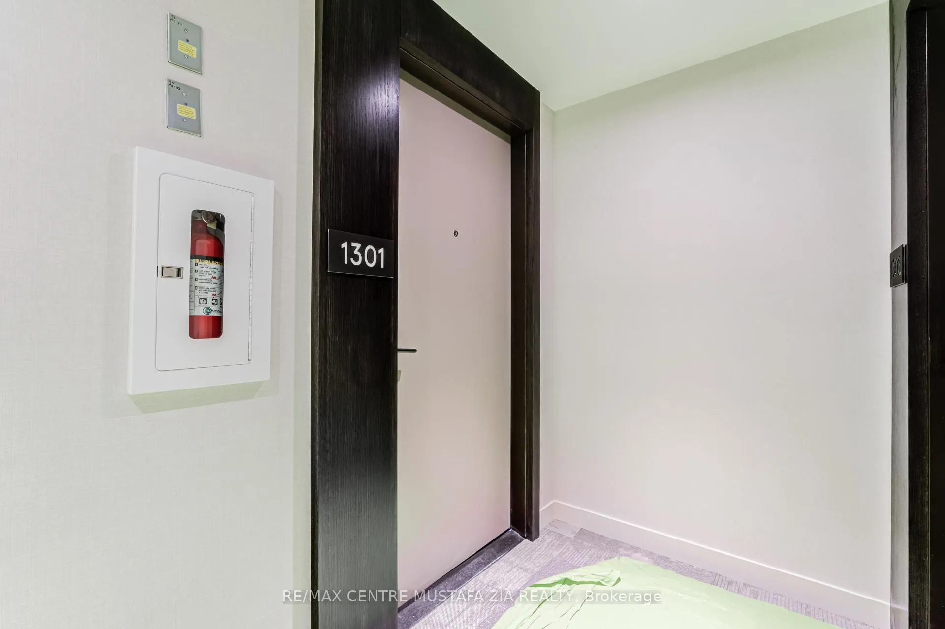 Photo 5 of Unit 1301, 4015 The Exchange, Mississauga, City Centre — HOMEH