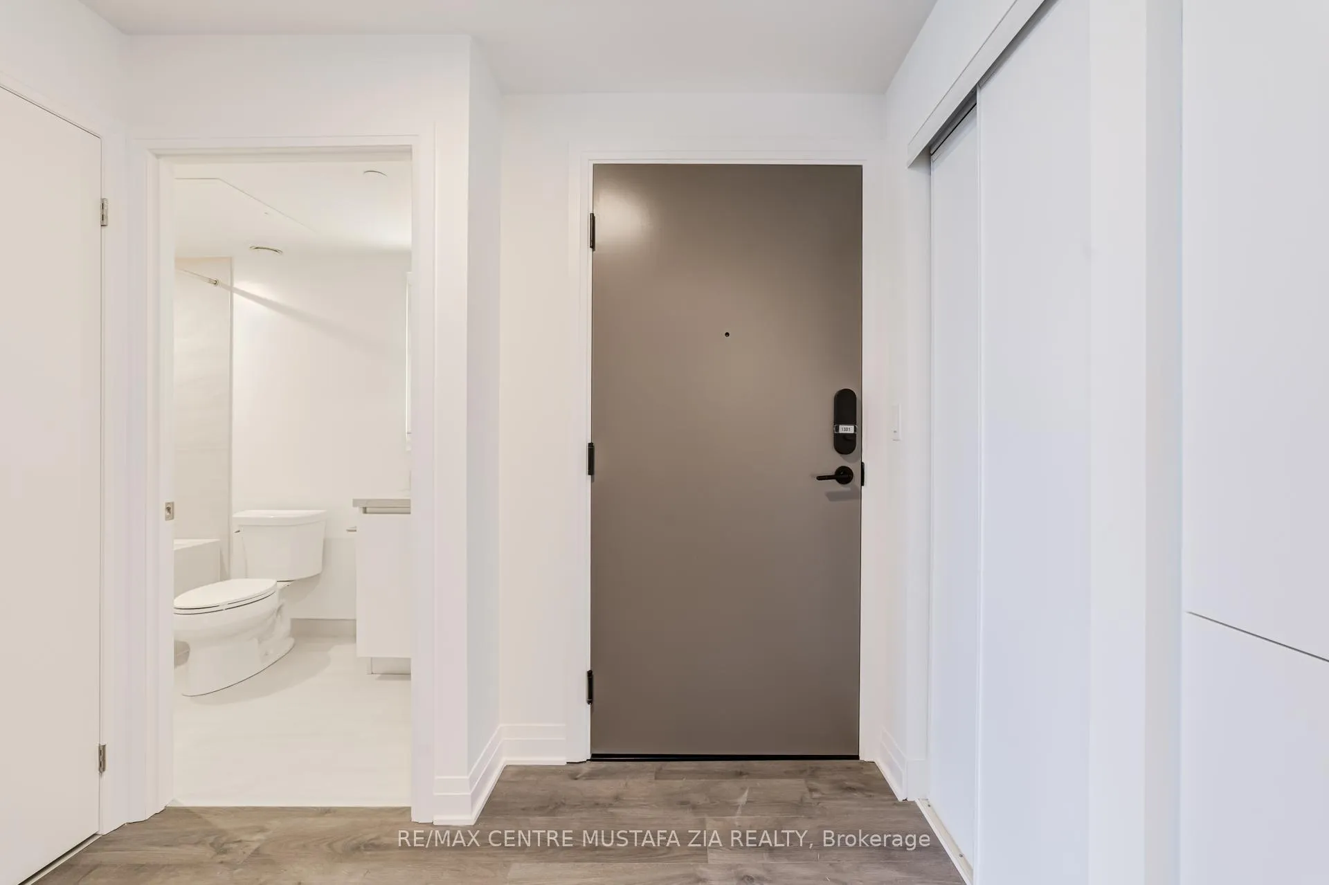 Photo 6 of Unit 1301, 4015 The Exchange, Mississauga, City Centre — HOMEH