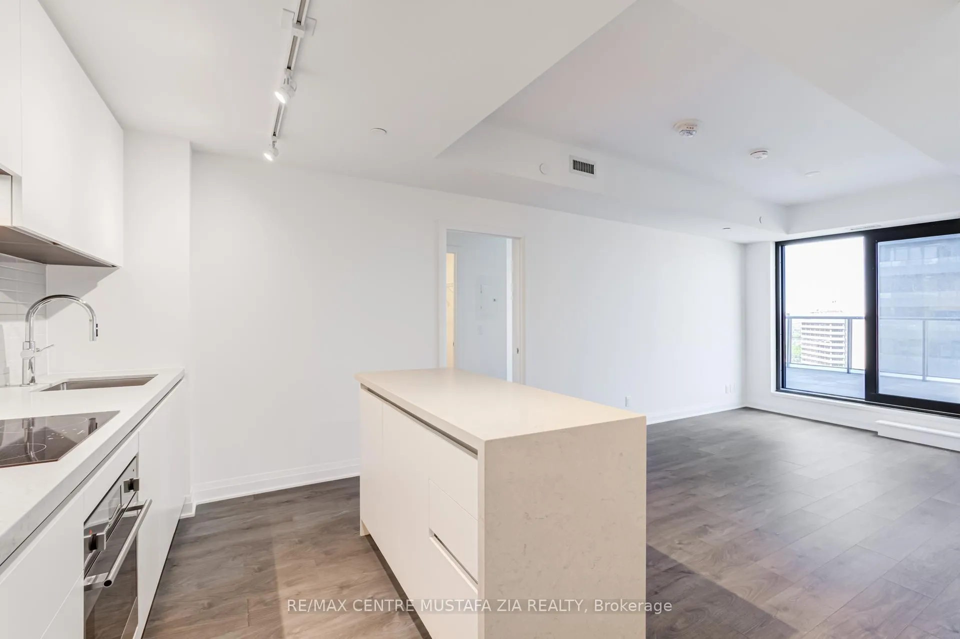 Photo 7 of Unit 1301, 4015 The Exchange, Mississauga, City Centre — HOMEH