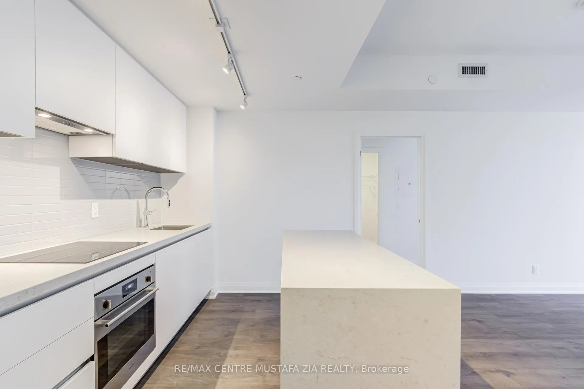 Photo 8 of Unit 1301, 4015 The Exchange, Mississauga, City Centre — HOMEH