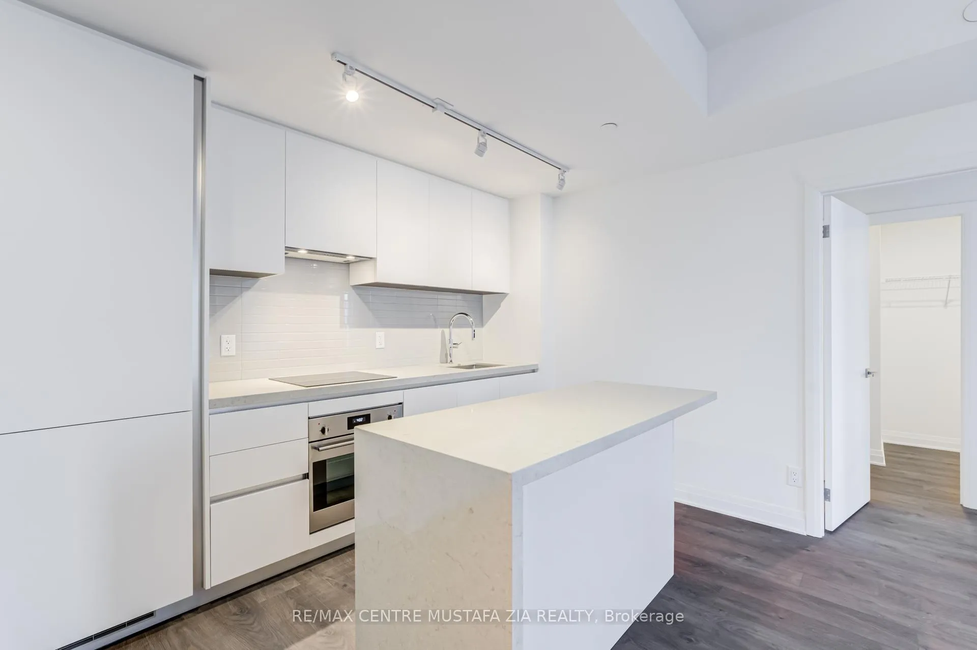 Photo 9 of Unit 1301, 4015 The Exchange, Mississauga, City Centre — HOMEH