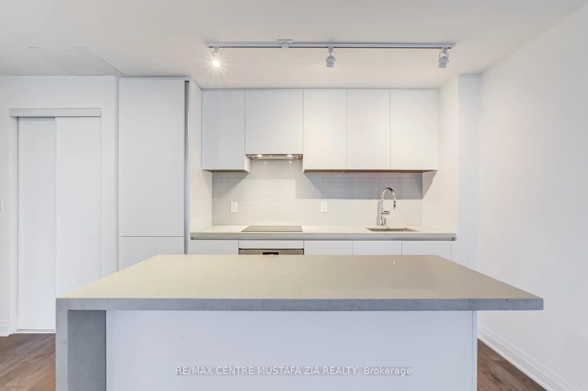 Photo 10 of Unit 1301, 4015 The Exchange, Mississauga, City Centre — HOMEH