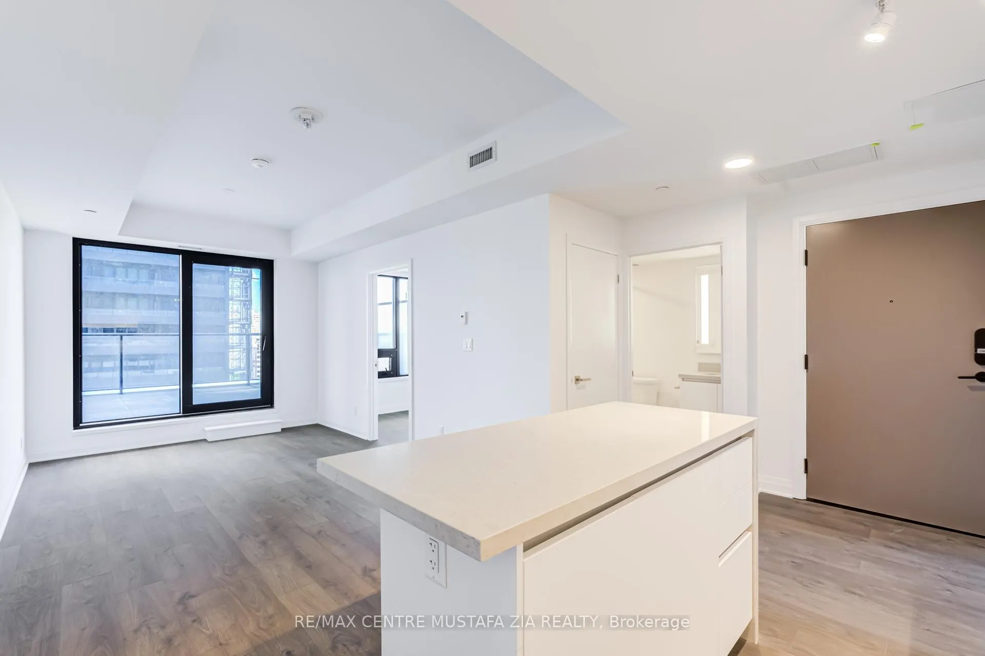 Photo 12 of Unit 1301, 4015 The Exchange, Mississauga, City Centre — HOMEH