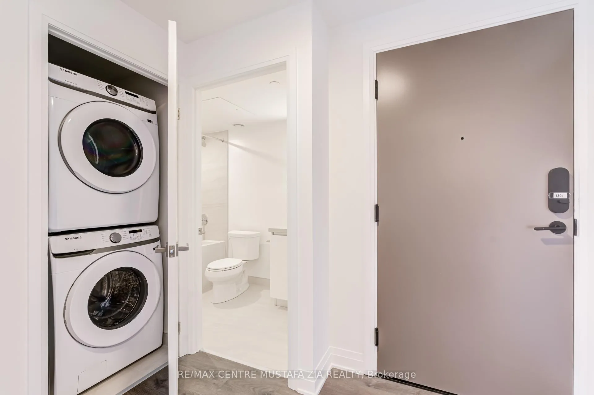 Photo 13 of Unit 1301, 4015 The Exchange, Mississauga, City Centre — HOMEH