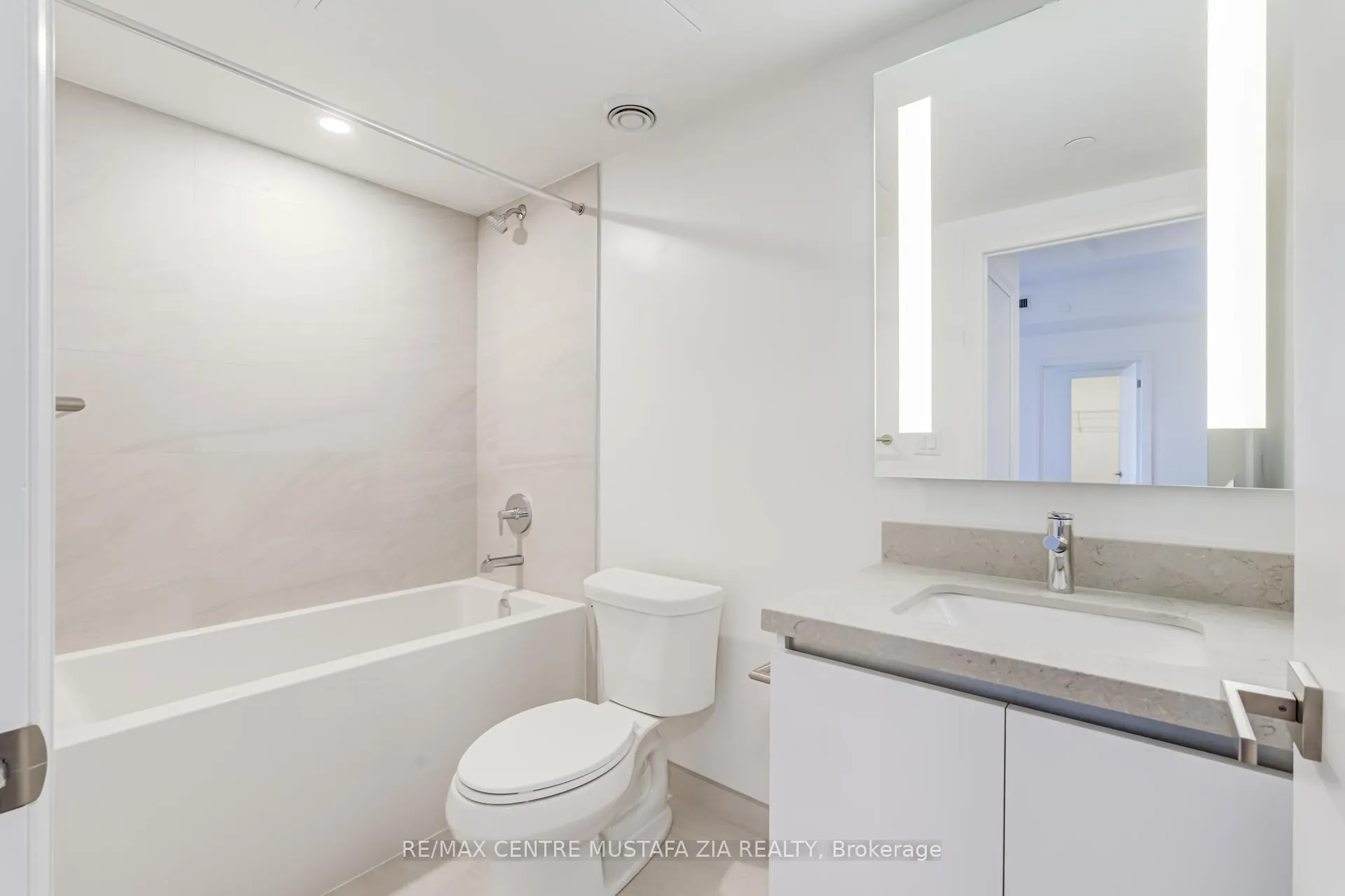 Photo 14 of Unit 1301, 4015 The Exchange, Mississauga, City Centre — HOMEH