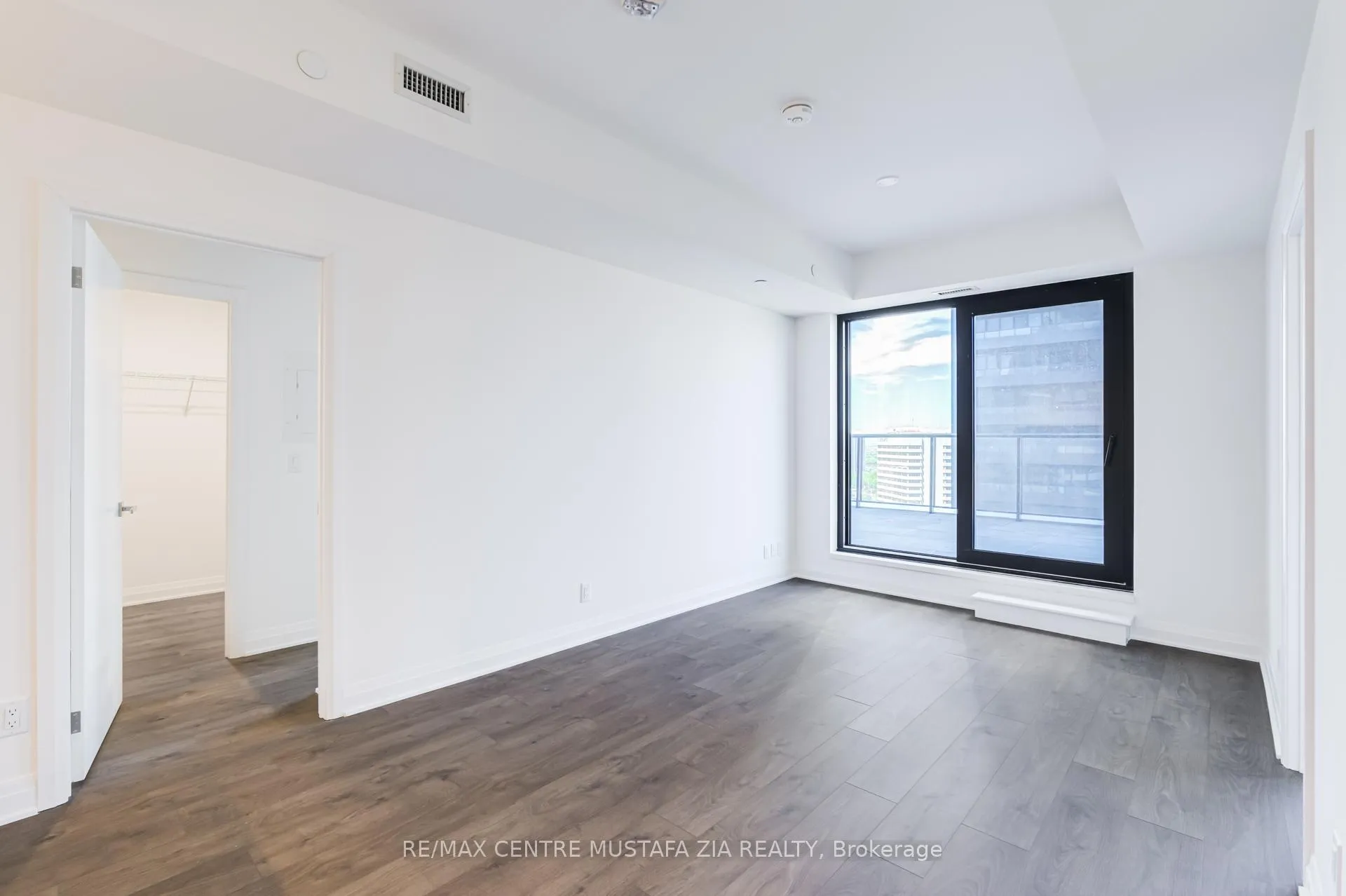 Photo 15 of Unit 1301, 4015 The Exchange, Mississauga, City Centre — HOMEH