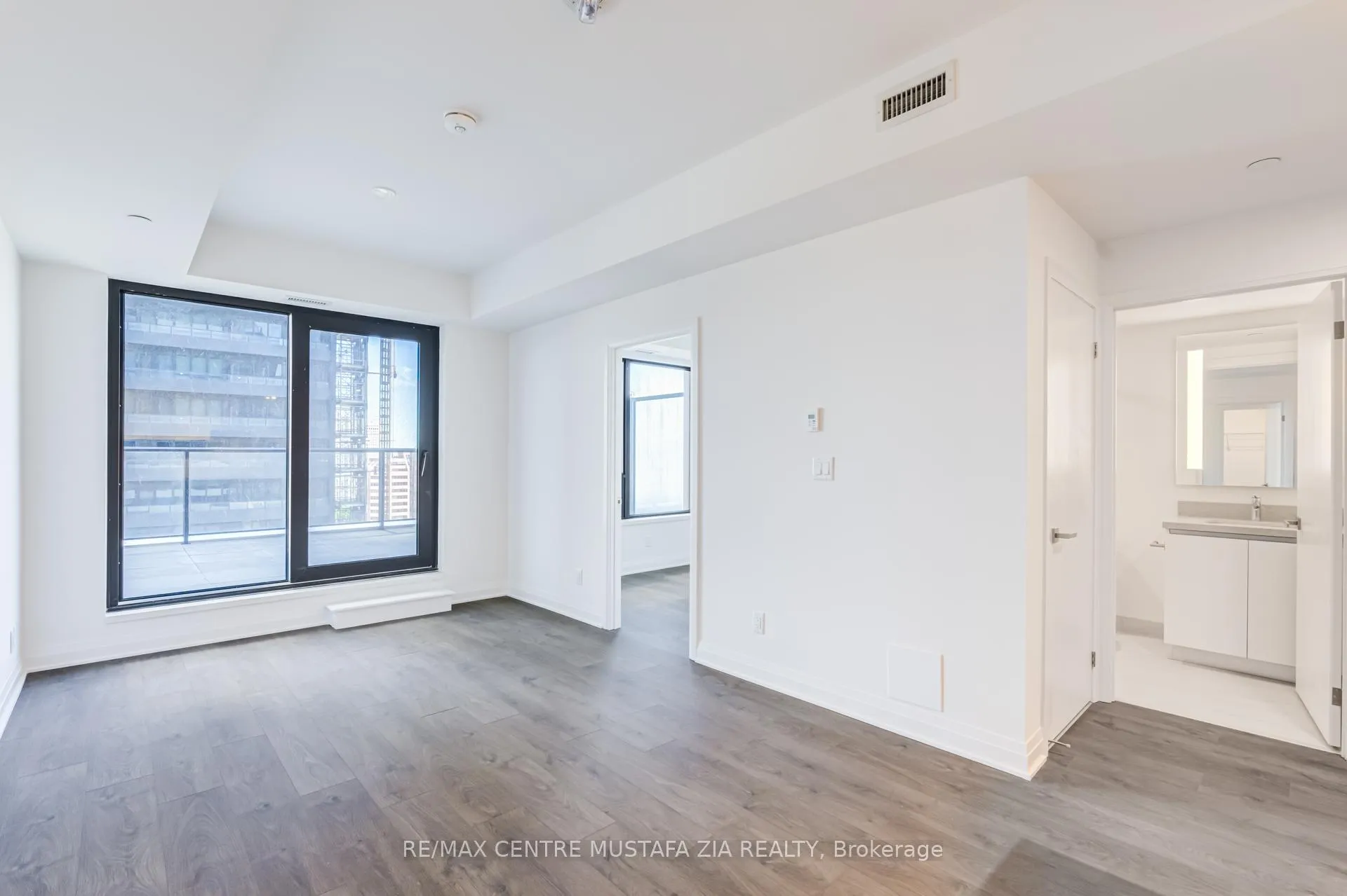 Photo 17 of Unit 1301, 4015 The Exchange, Mississauga, City Centre — HOMEH
