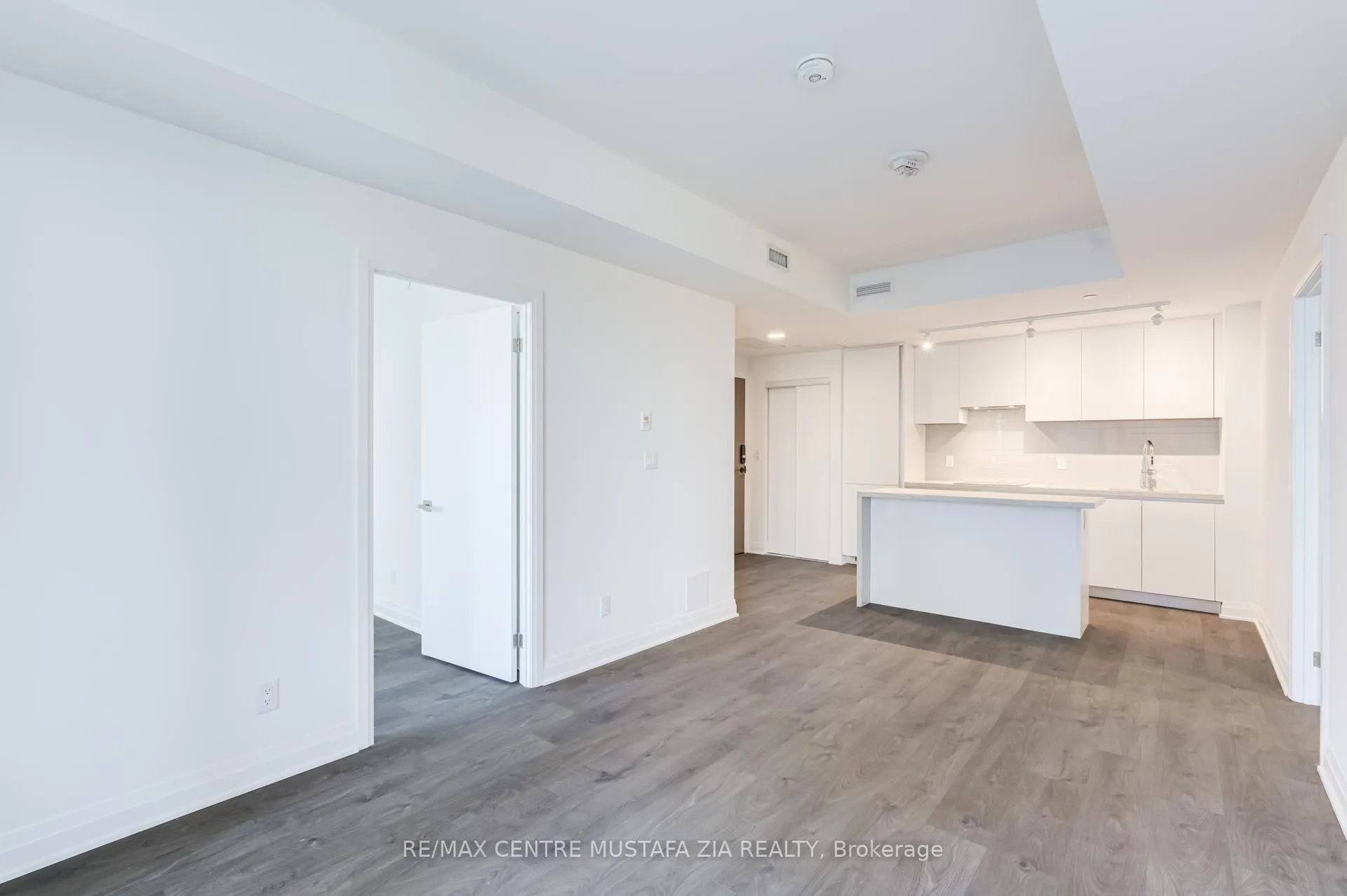 Photo 18 of Unit 1301, 4015 The Exchange, Mississauga, City Centre — HOMEH