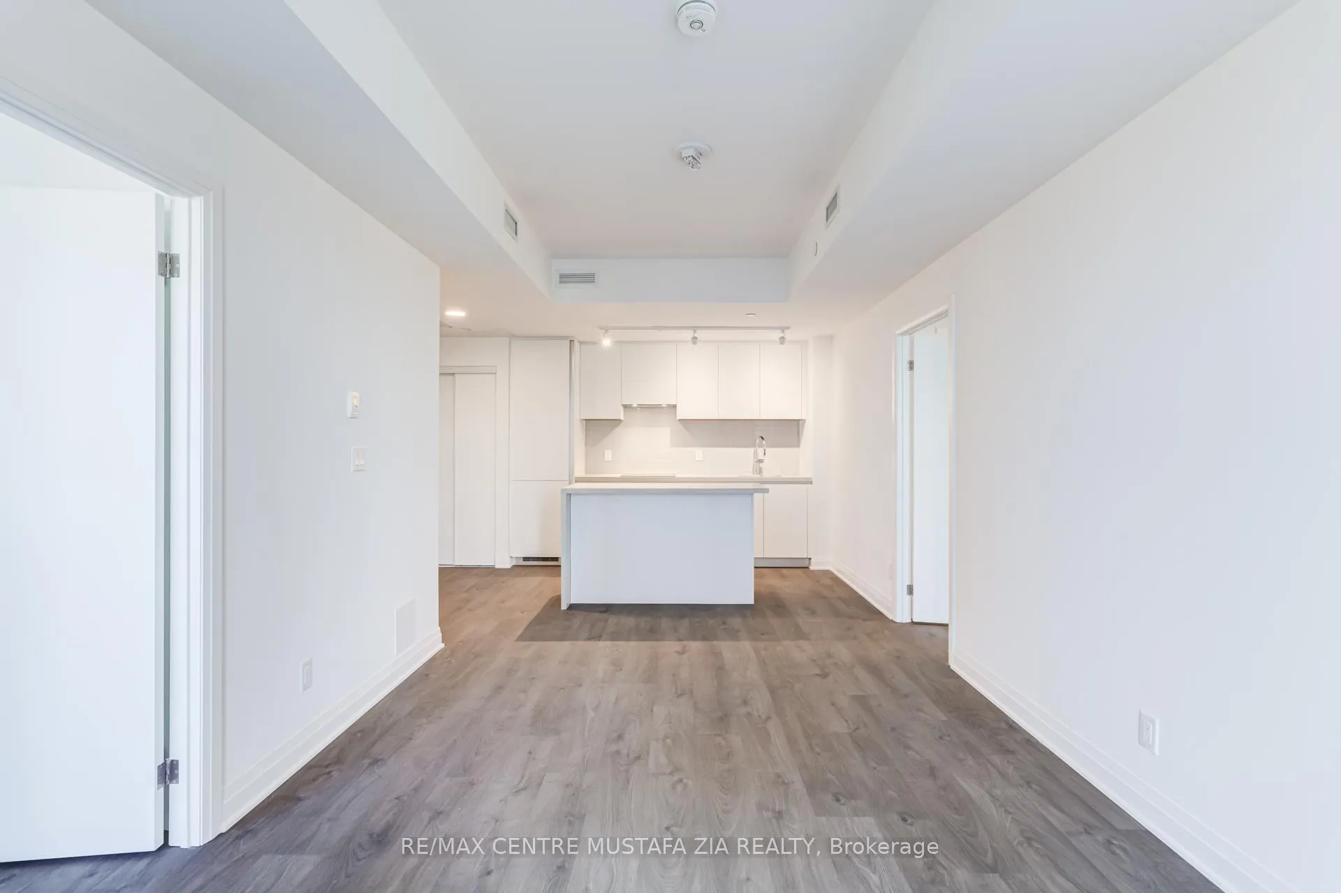 Photo 19 of Unit 1301, 4015 The Exchange, Mississauga, City Centre — HOMEH