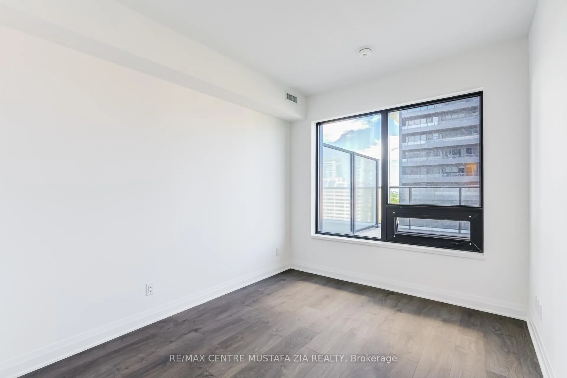 Photo 21 of Unit 1301, 4015 The Exchange, Mississauga, City Centre — HOMEH