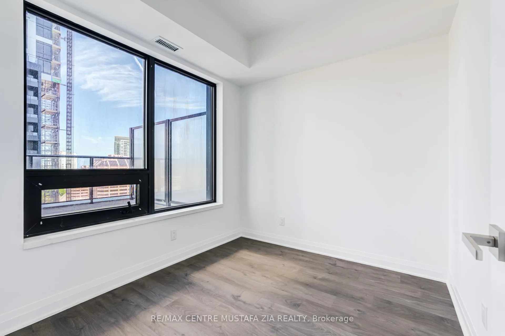 Photo 25 of Unit 1301, 4015 The Exchange, Mississauga, City Centre — HOMEH