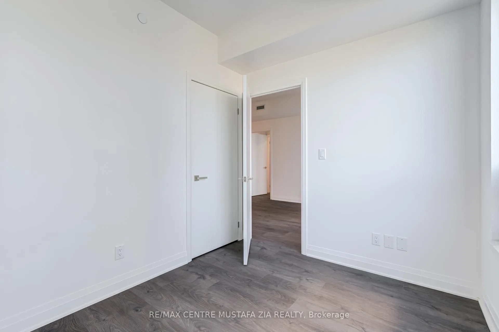 Photo 26 of Unit 1301, 4015 The Exchange, Mississauga, City Centre — HOMEH