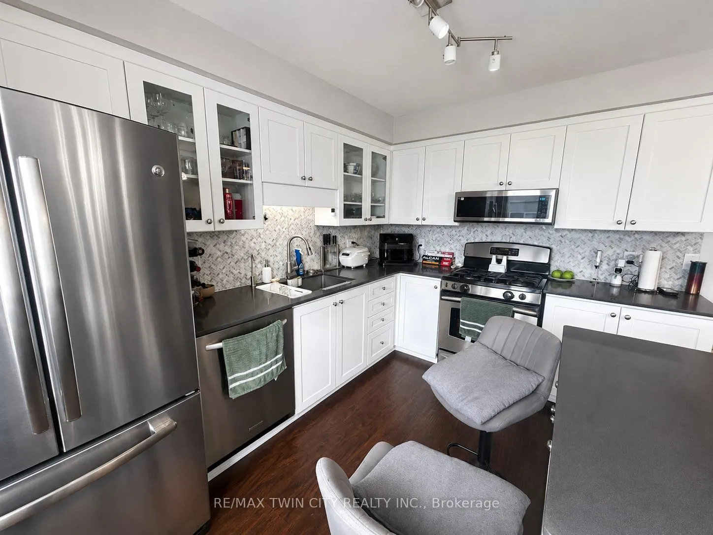 Photo 6 of Unit D96, 175 David Bergey Drive, Kitchener, Larentian West — HOMEH