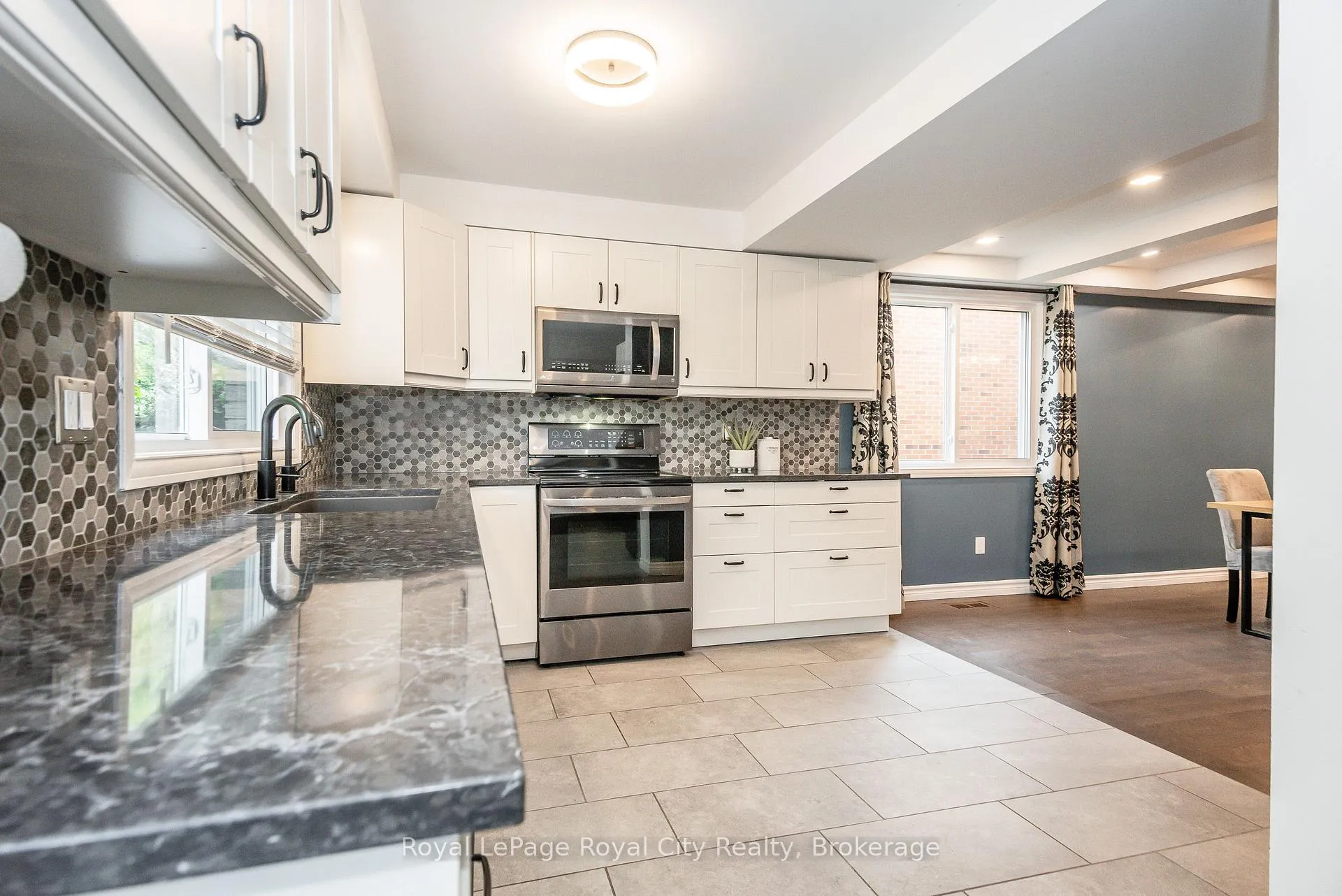 Photo 3 of 236 Ironwood Road, Guelph, Kortright West — HOMEH