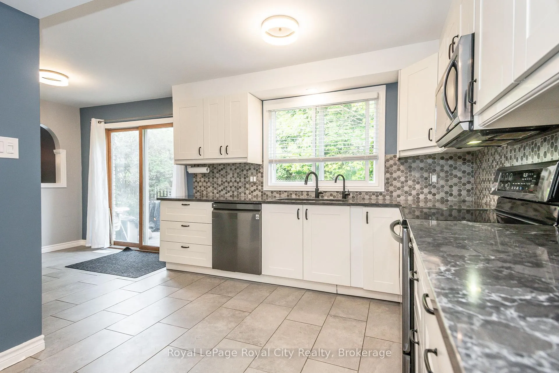 Photo 6 of 236 Ironwood Road, Guelph, Kortright West — HOMEH