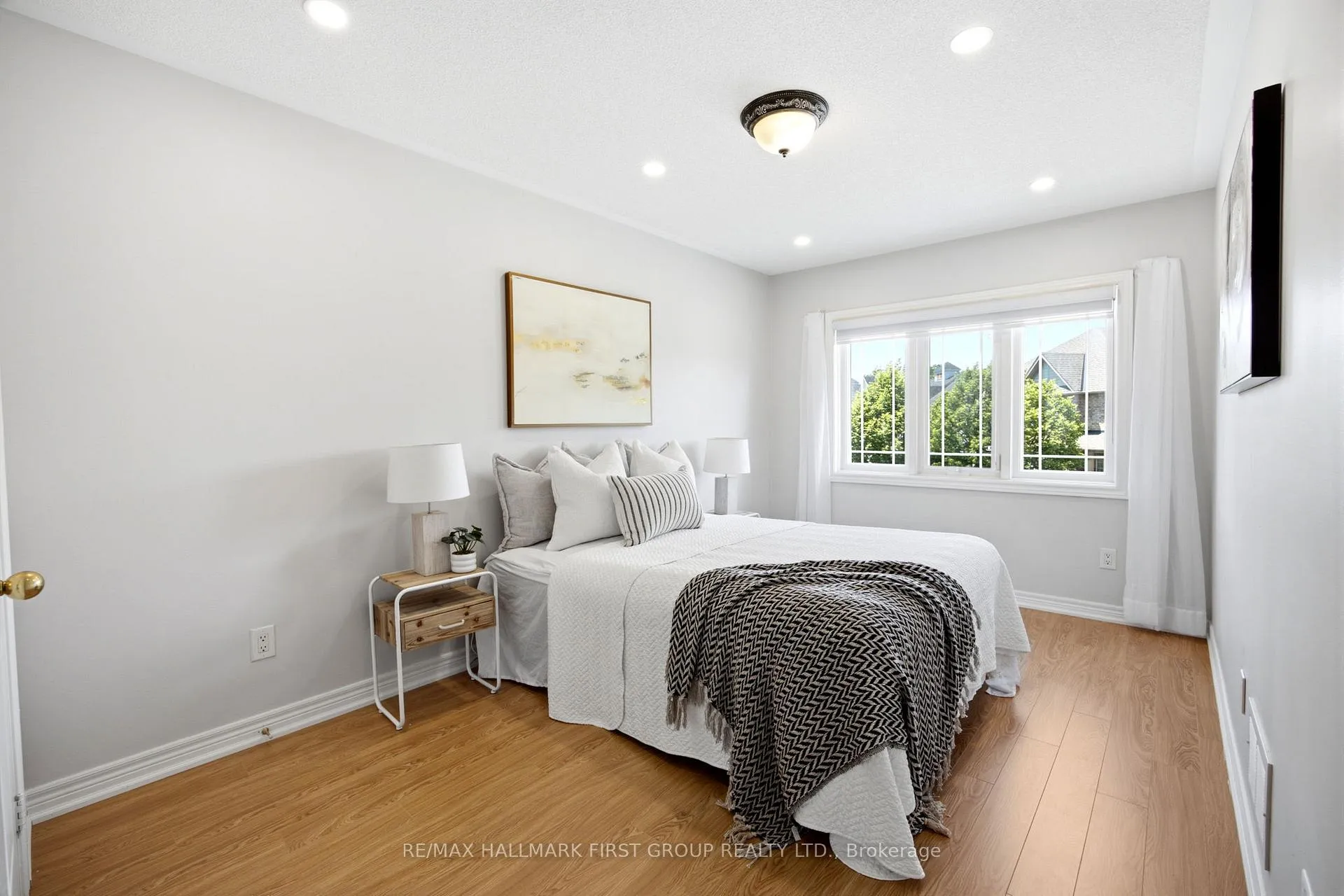 Photo 33 of 54 Whitefoot Crescent, Ajax, South East — HOMEH