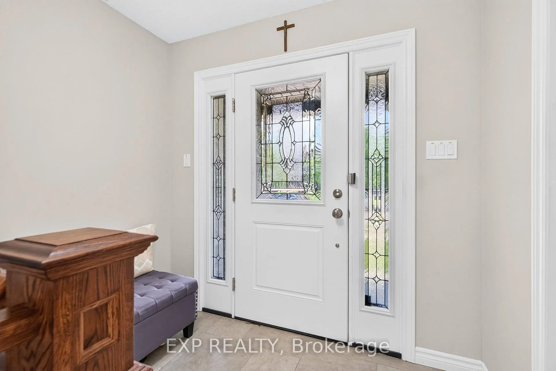 Photo 2 of 6 Caverhill Crescent, Middlesex Centre, Komoka — HOMEH