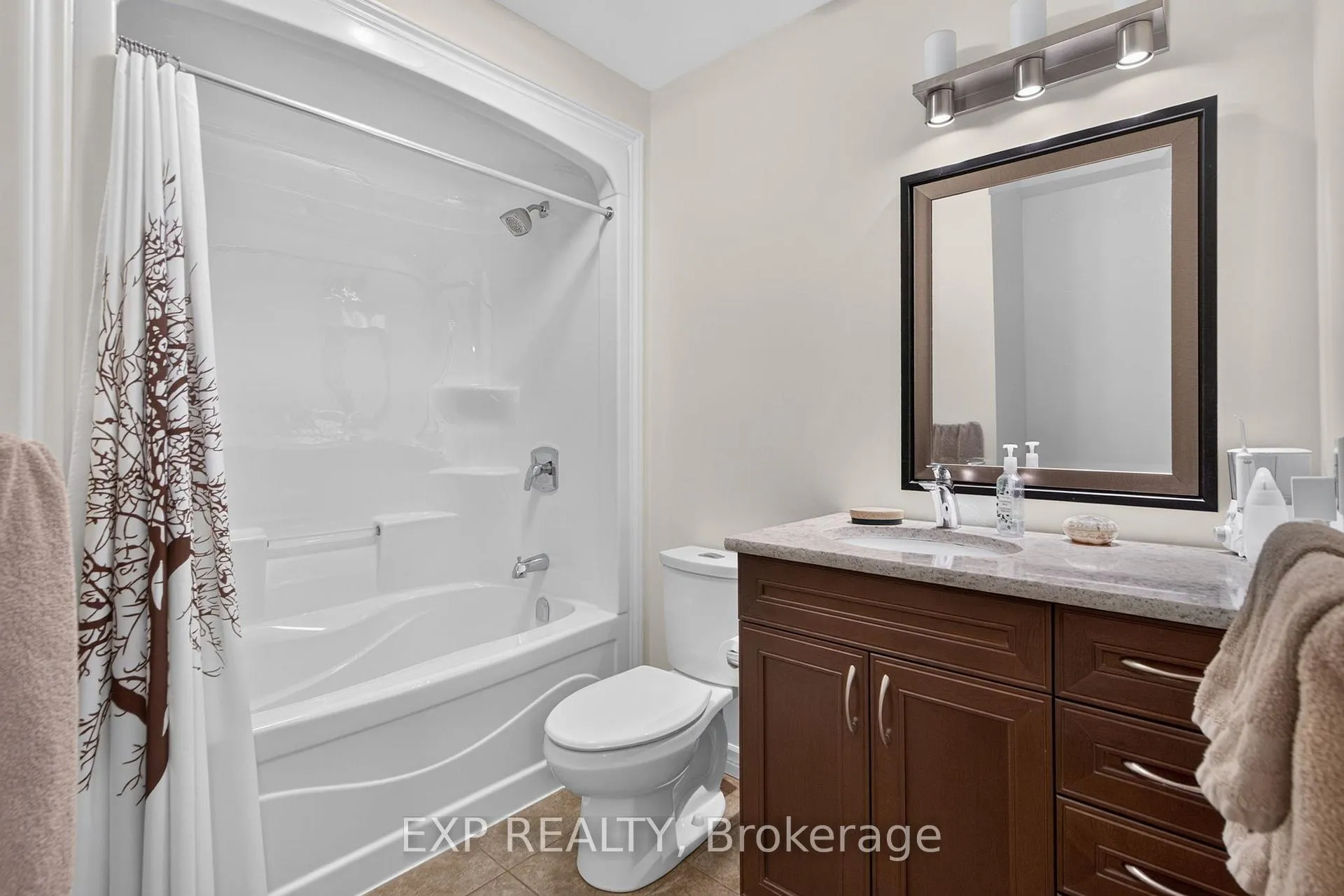 Photo 5 of 6 Caverhill Crescent, Middlesex Centre, Komoka — HOMEH