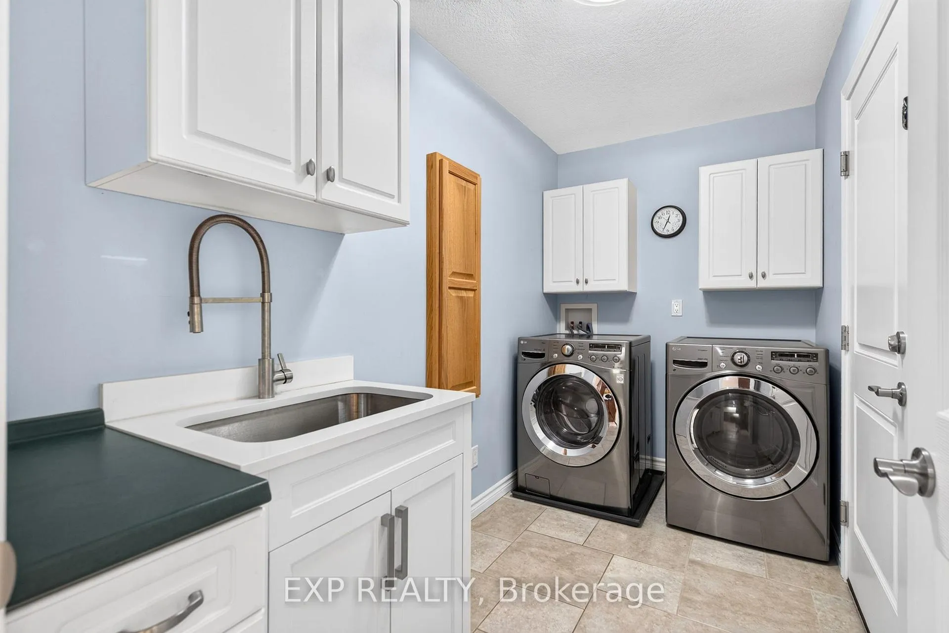Photo 6 of 6 Caverhill Crescent, Middlesex Centre, Komoka — HOMEH