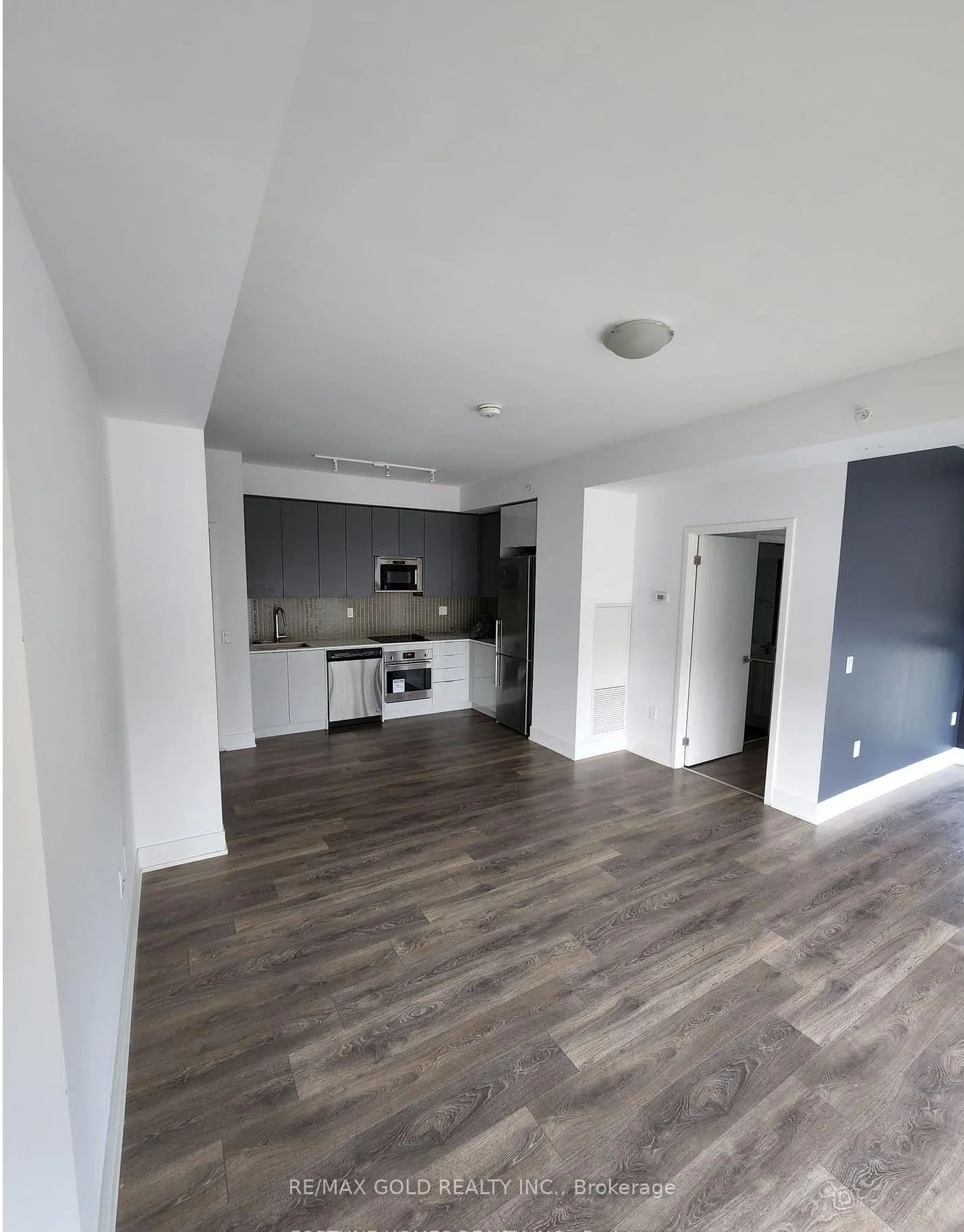 Photo 8 of Unit 702, 2916 Highway 7, Vaughan, Concord — HOMEH