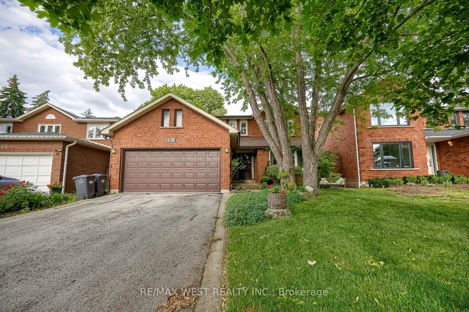 Photo 1 of 1914 The Chase, Mississauga, Central Erin Mills — HOMEH