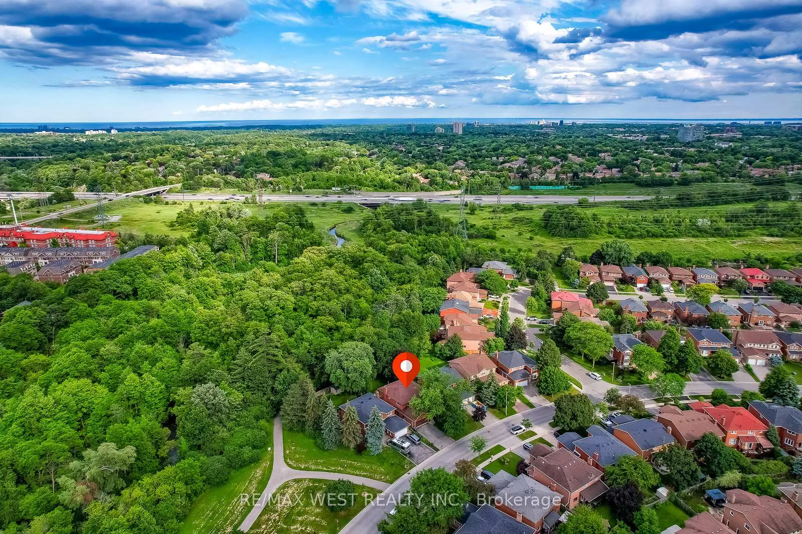 Photo 2 of 1914 The Chase, Mississauga, Central Erin Mills — HOMEH