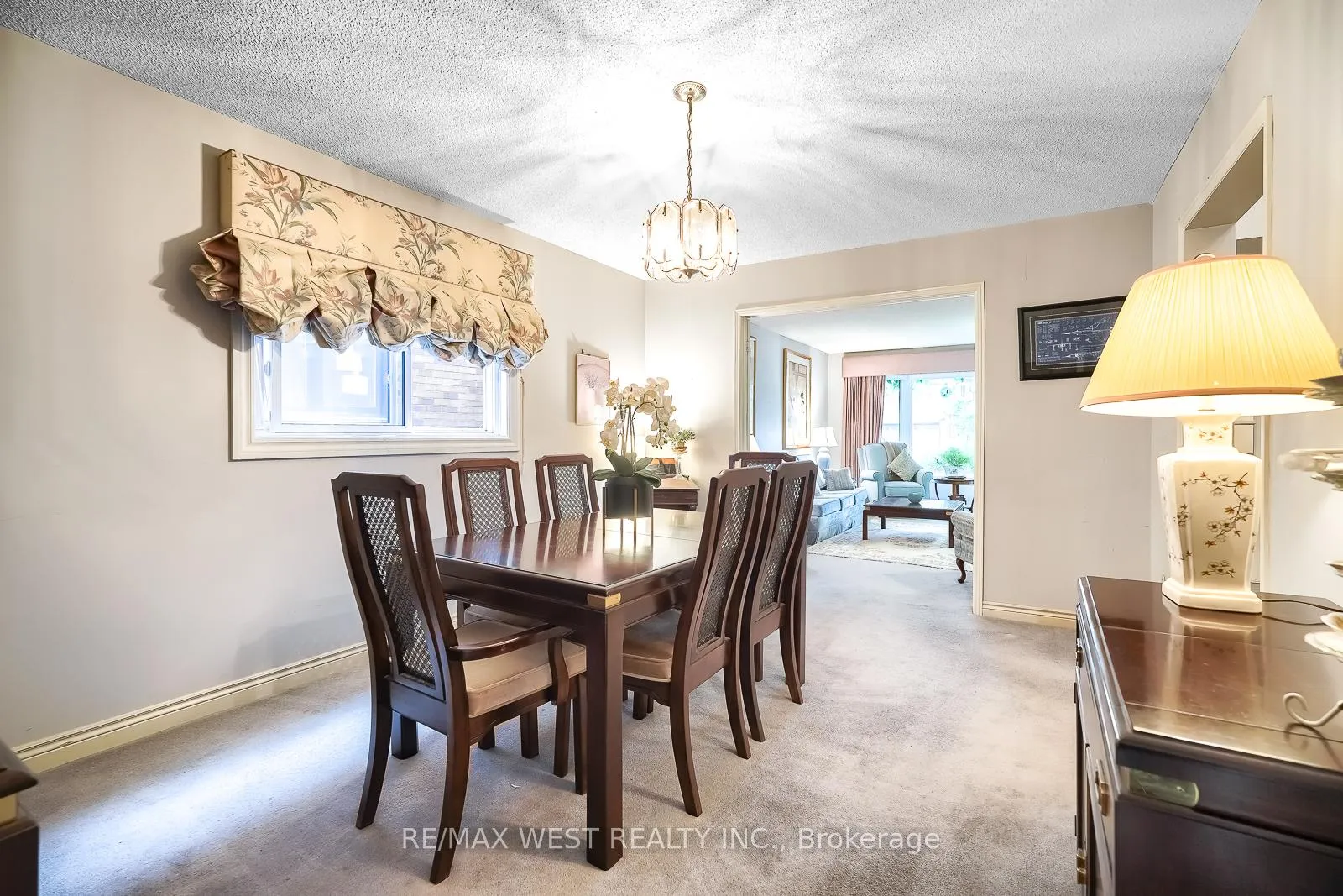 Photo 4 of 1914 The Chase, Mississauga, Central Erin Mills — HOMEH
