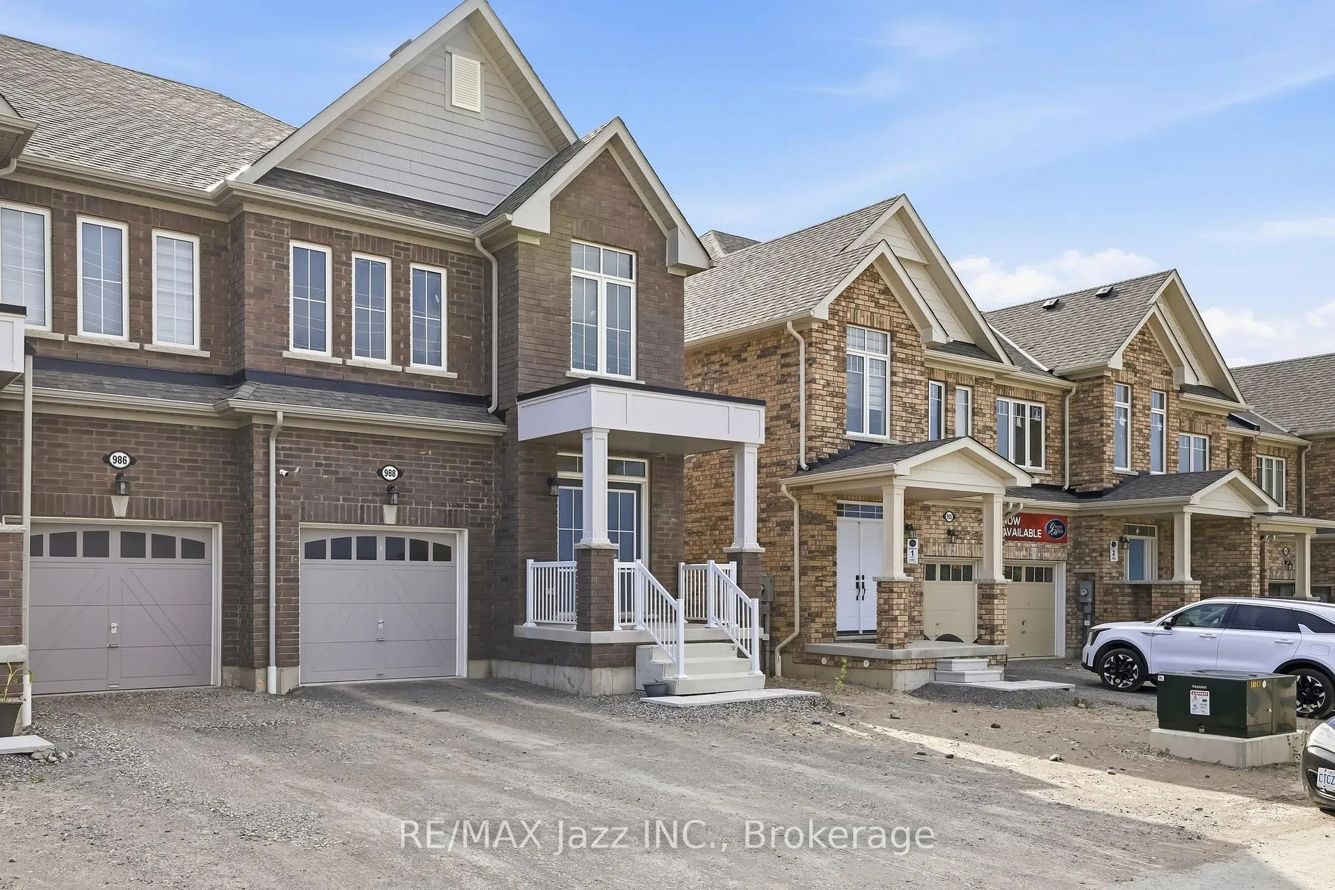 Photo 2 of 988 Matthew Murray Crescent, Oshawa, Taunton — HOMEH