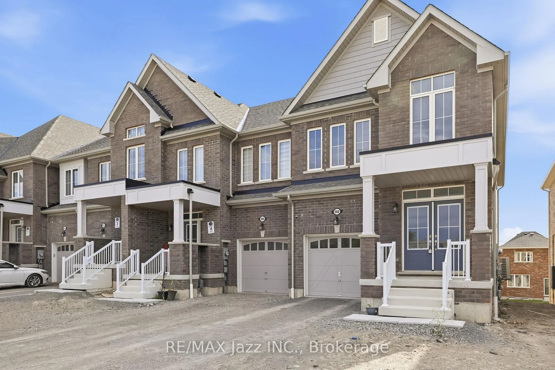 Photo 3 of 988 Matthew Murray Crescent, Oshawa, Taunton — HOMEH