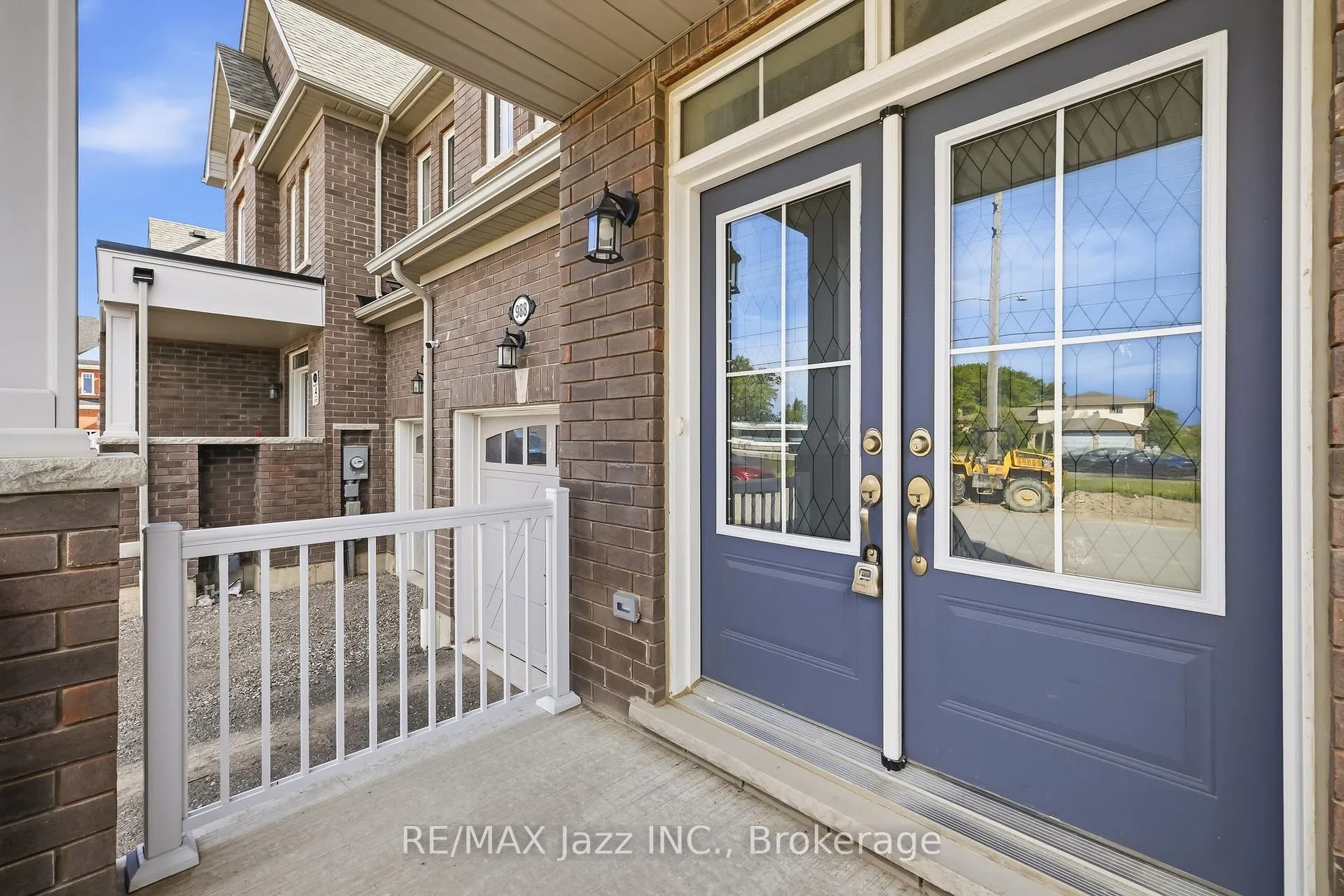 Photo 4 of 988 Matthew Murray Crescent, Oshawa, Taunton — HOMEH