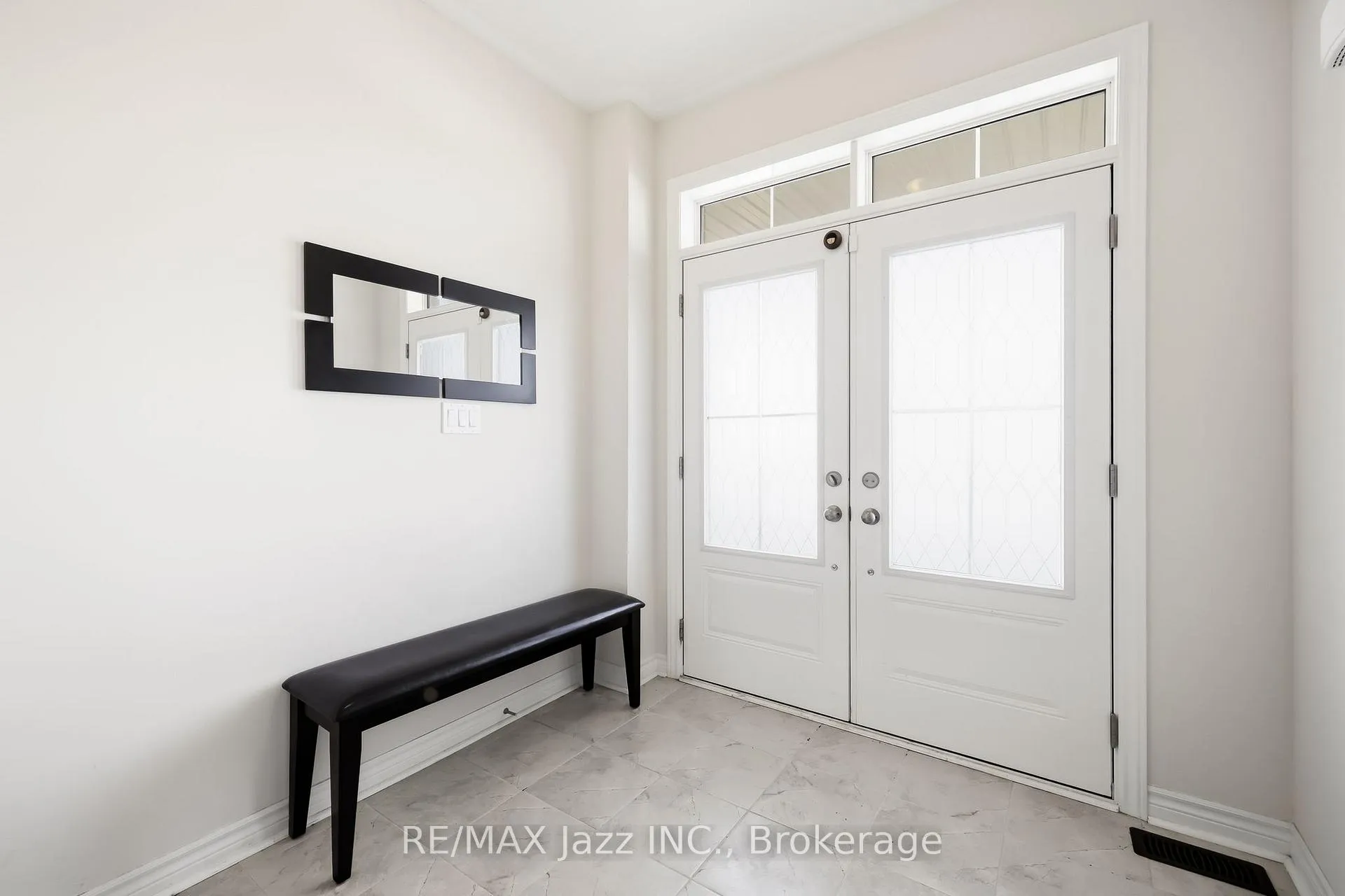 Photo 6 of 988 Matthew Murray Crescent, Oshawa, Taunton — HOMEH