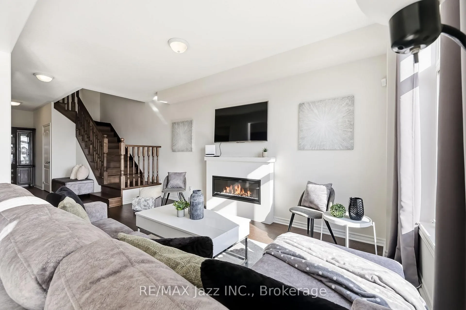 Photo 8 of 988 Matthew Murray Crescent, Oshawa, Taunton — HOMEH