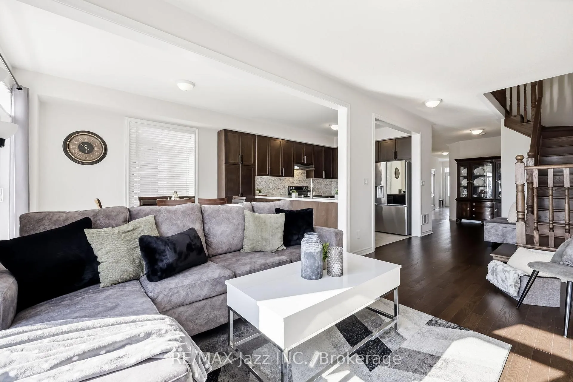Photo 9 of 988 Matthew Murray Crescent, Oshawa, Taunton — HOMEH