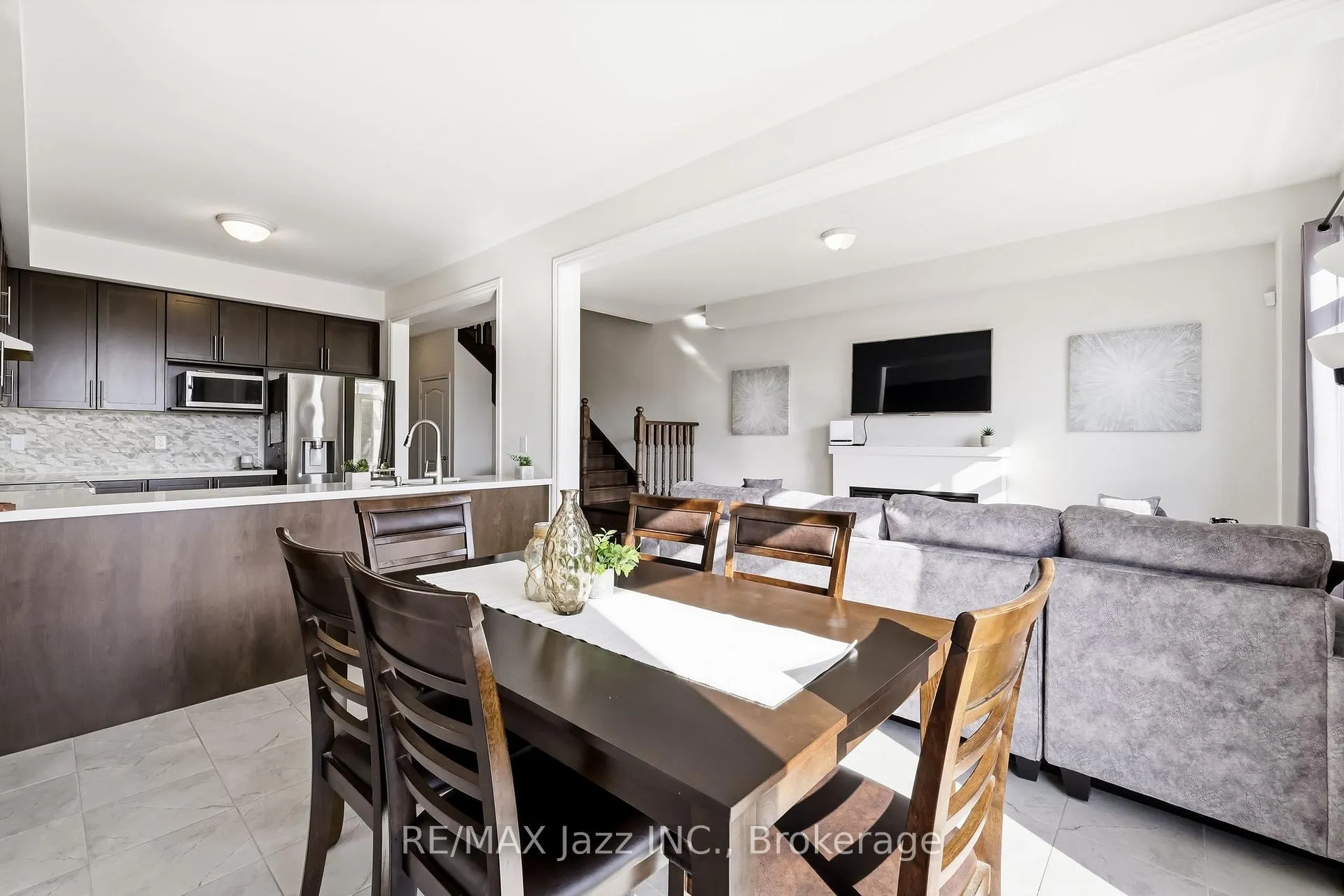 Photo 14 of 988 Matthew Murray Crescent, Oshawa, Taunton — HOMEH