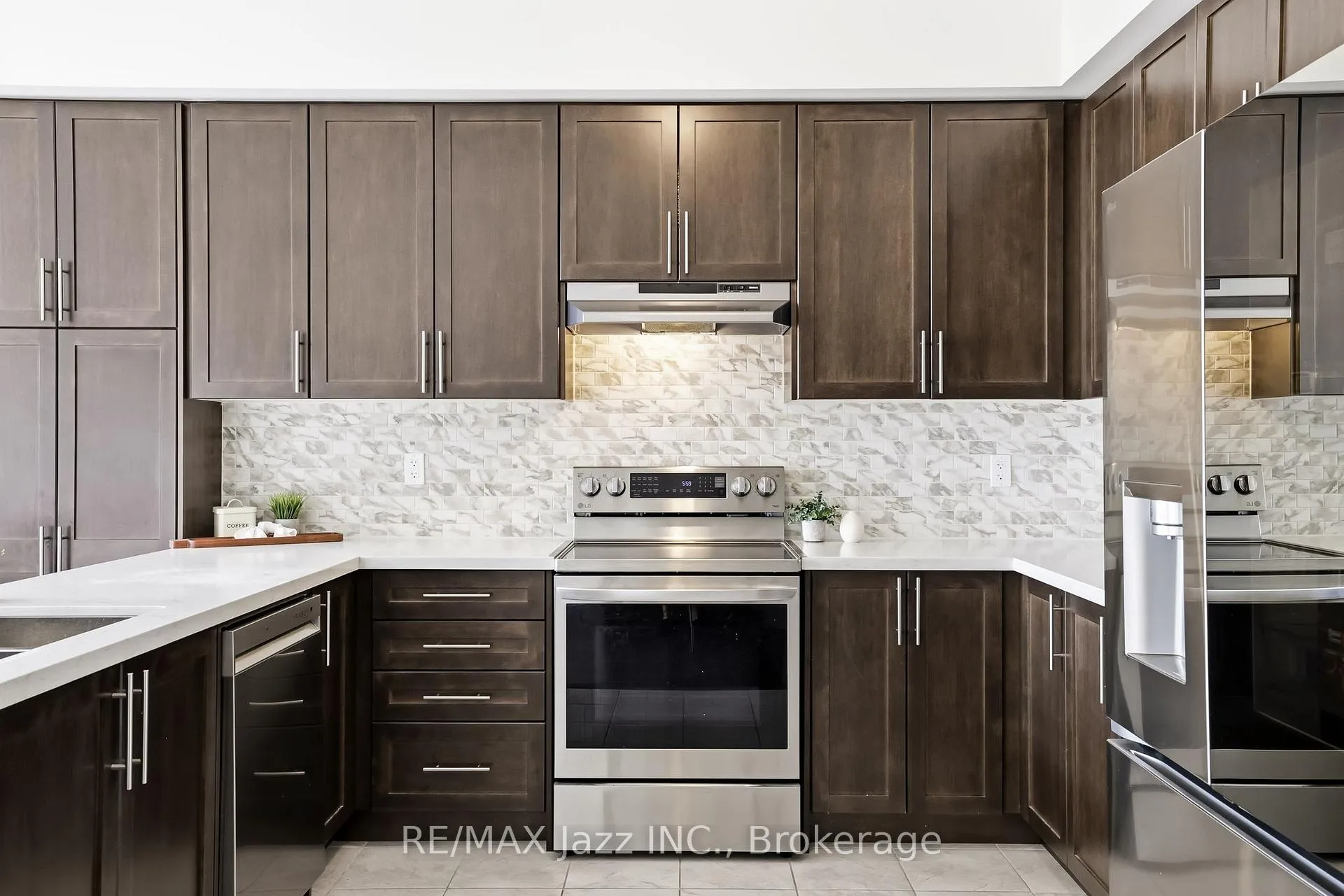 Photo 18 of 988 Matthew Murray Crescent, Oshawa, Taunton — HOMEH