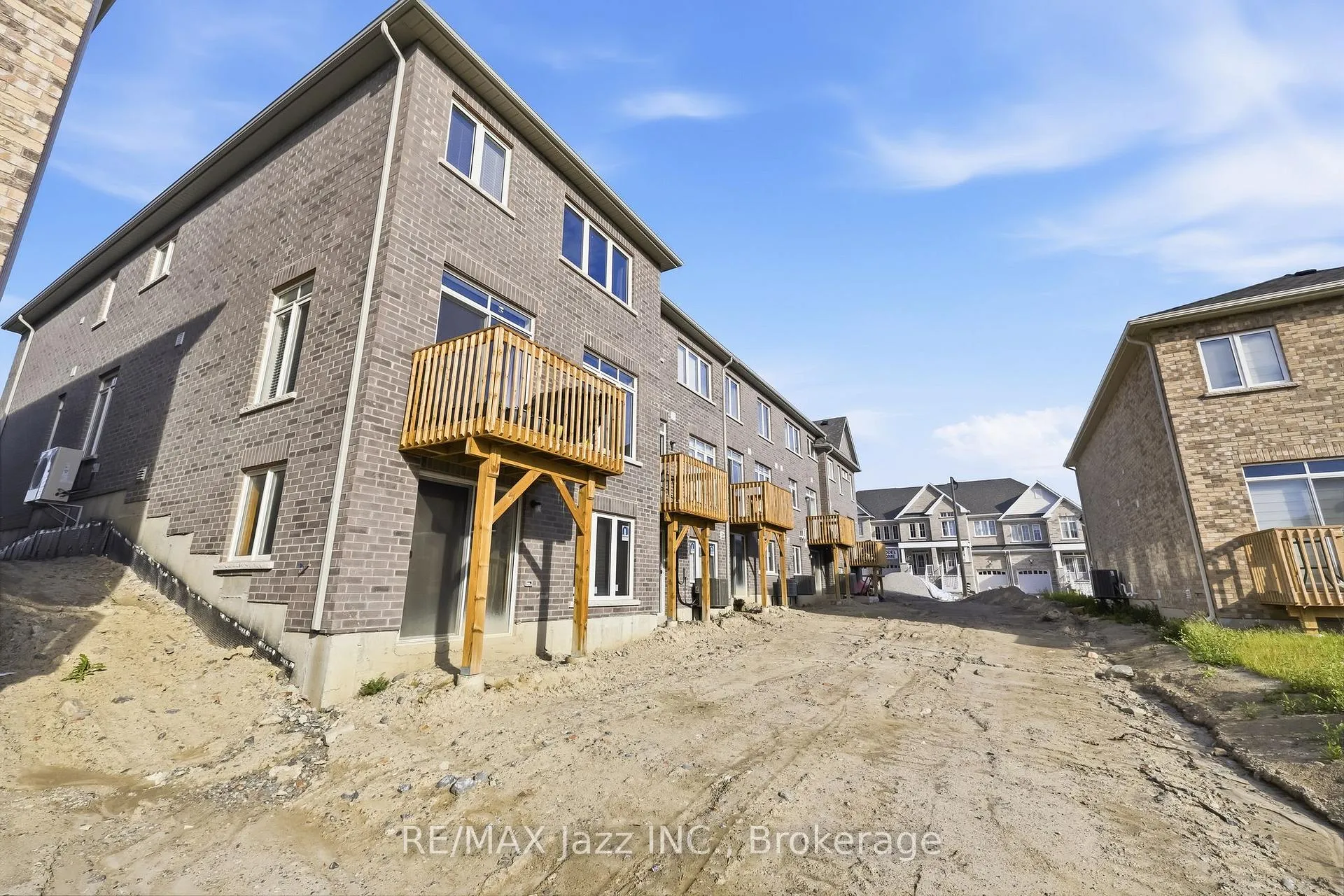 Photo 41 of 988 Matthew Murray Crescent, Oshawa, Taunton — HOMEH
