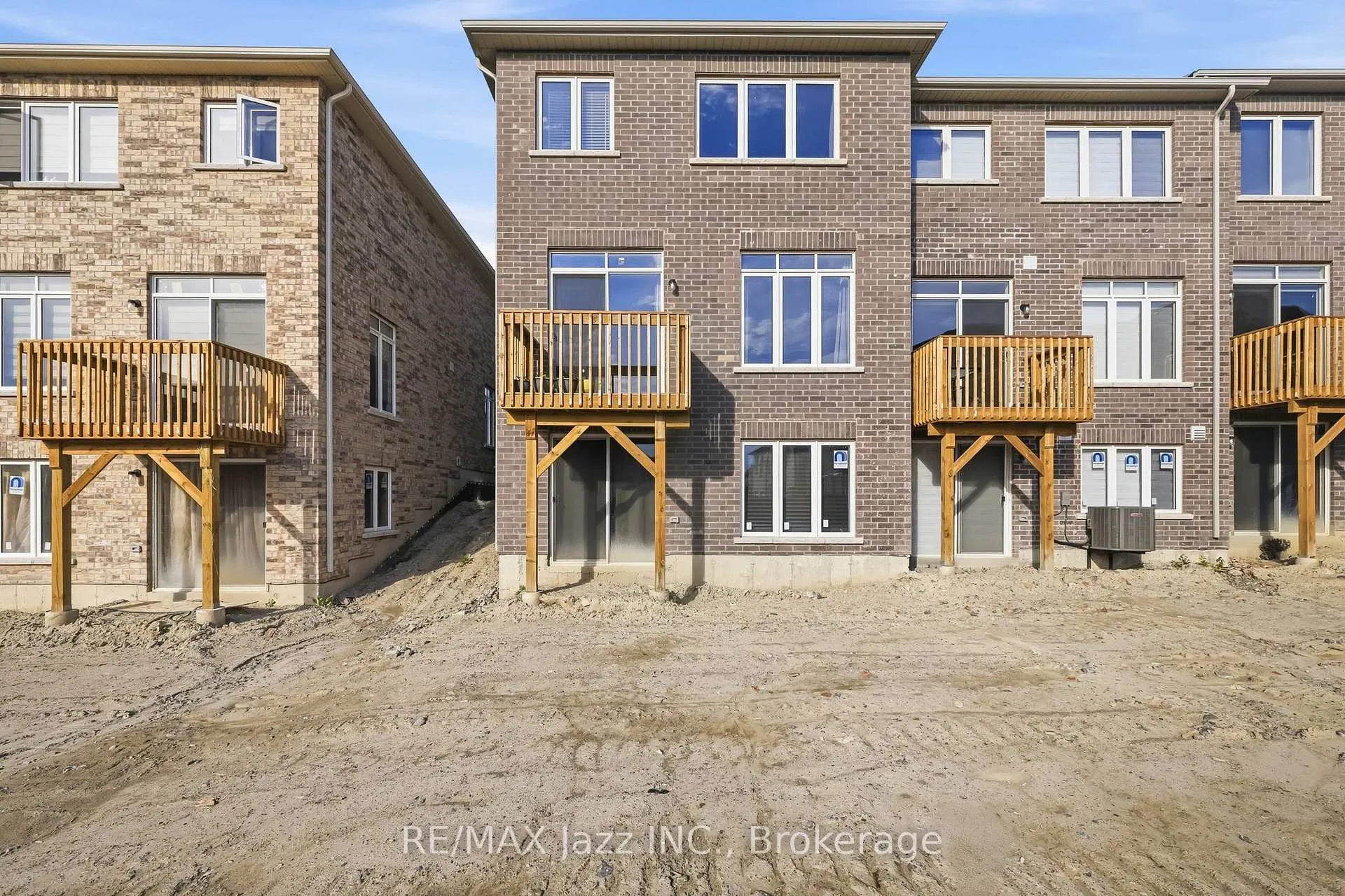 Photo 43 of 988 Matthew Murray Crescent, Oshawa, Taunton — HOMEH