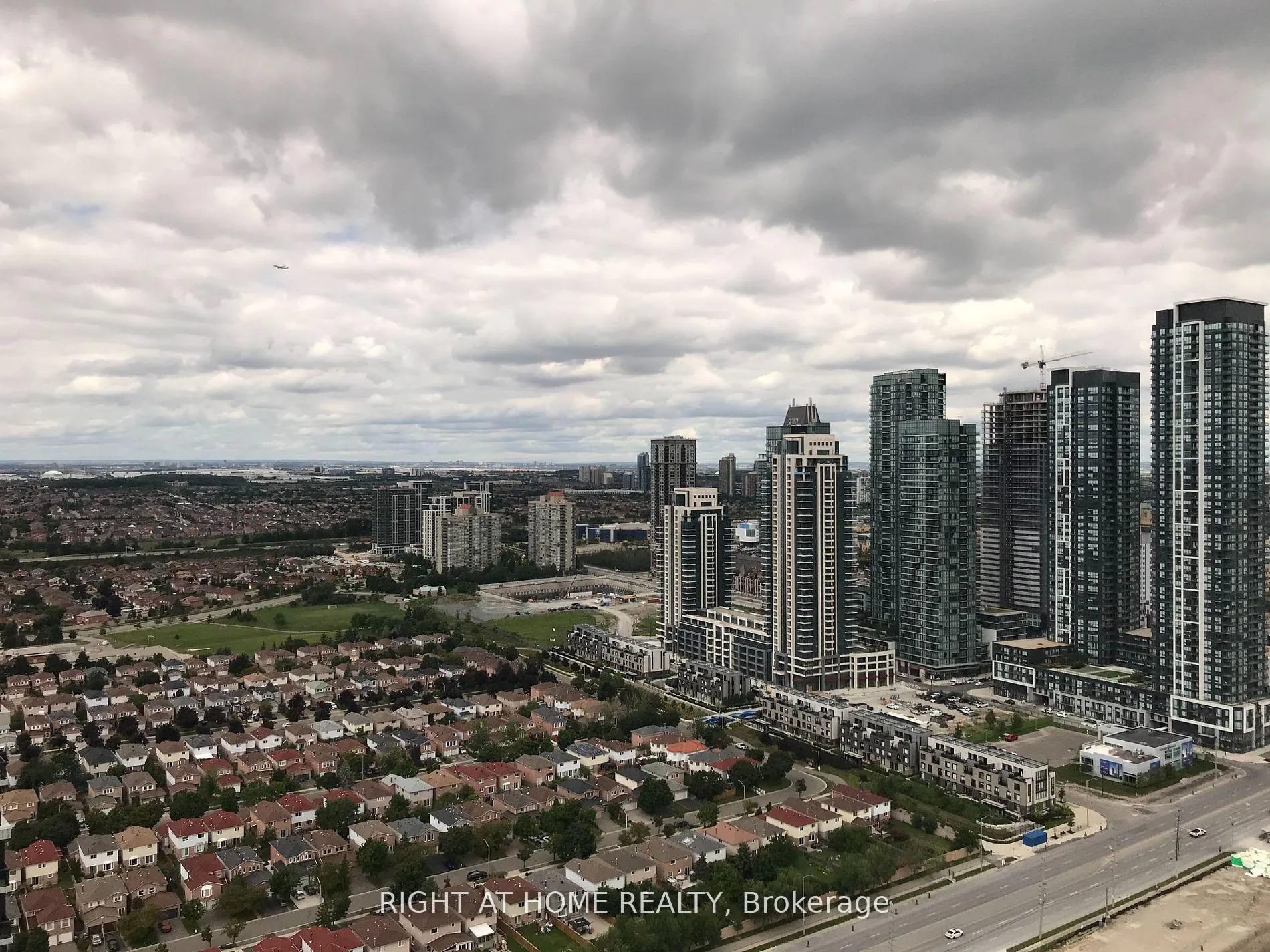 Photo 6 of Unit 3310, 3975 Grand Park Dr., Mississauga, City Centre — HOMEH