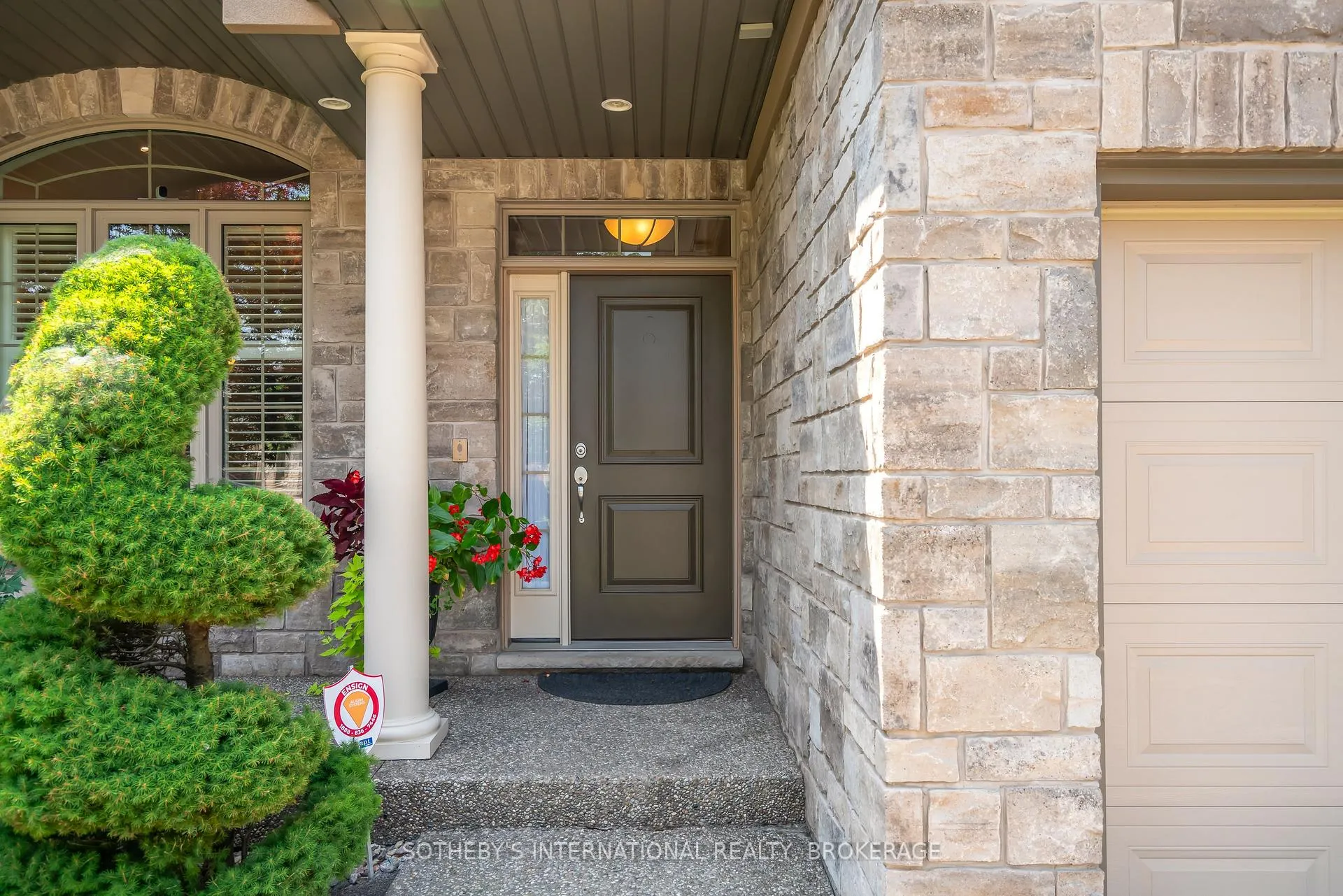 Photo 3 of 8548 Forestview Boulevard, Niagara Falls, Forestview — HOMEH