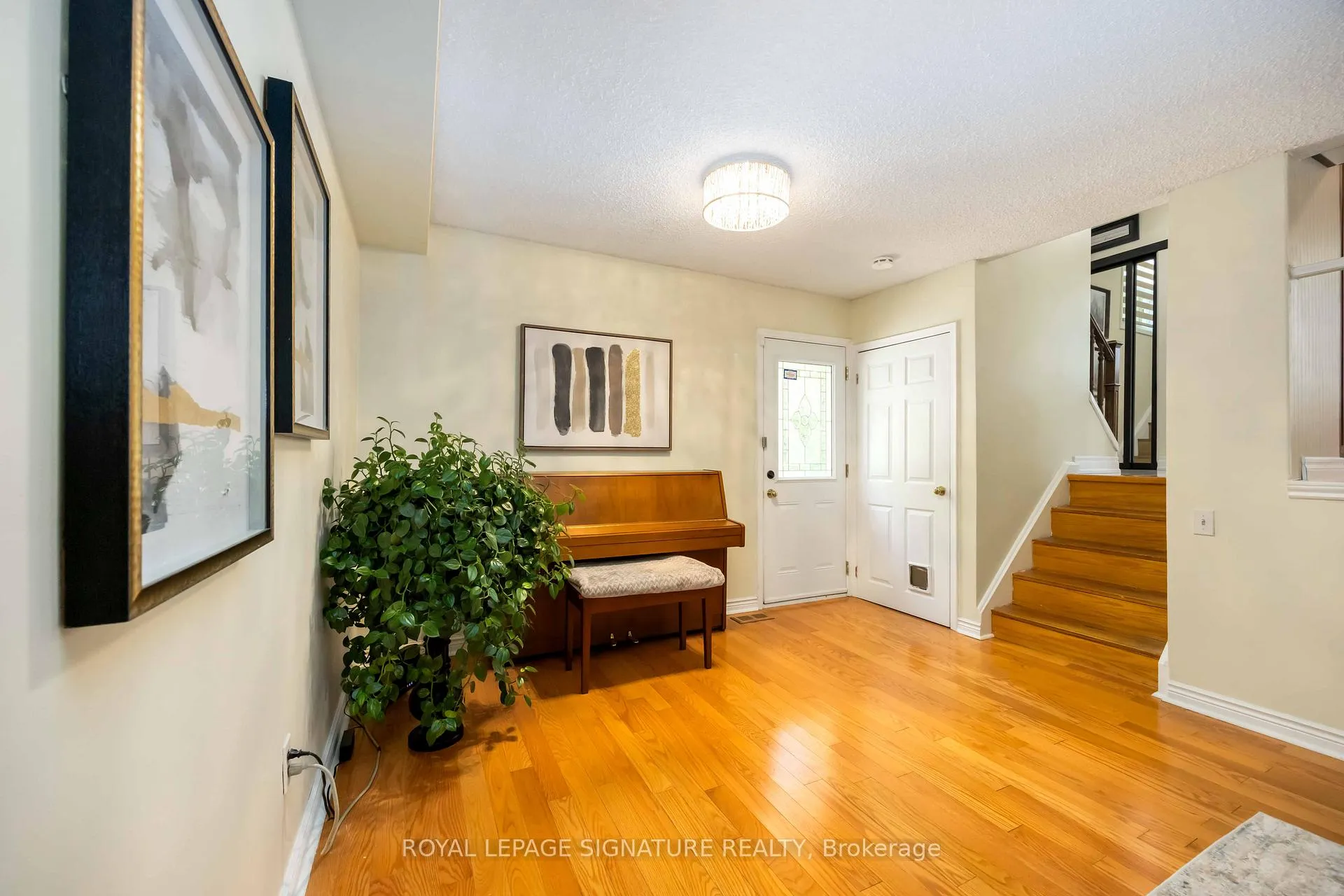 Photo 9 of 104 Billington Crescent, North York, Parkwoods-Donalda — HOMEH