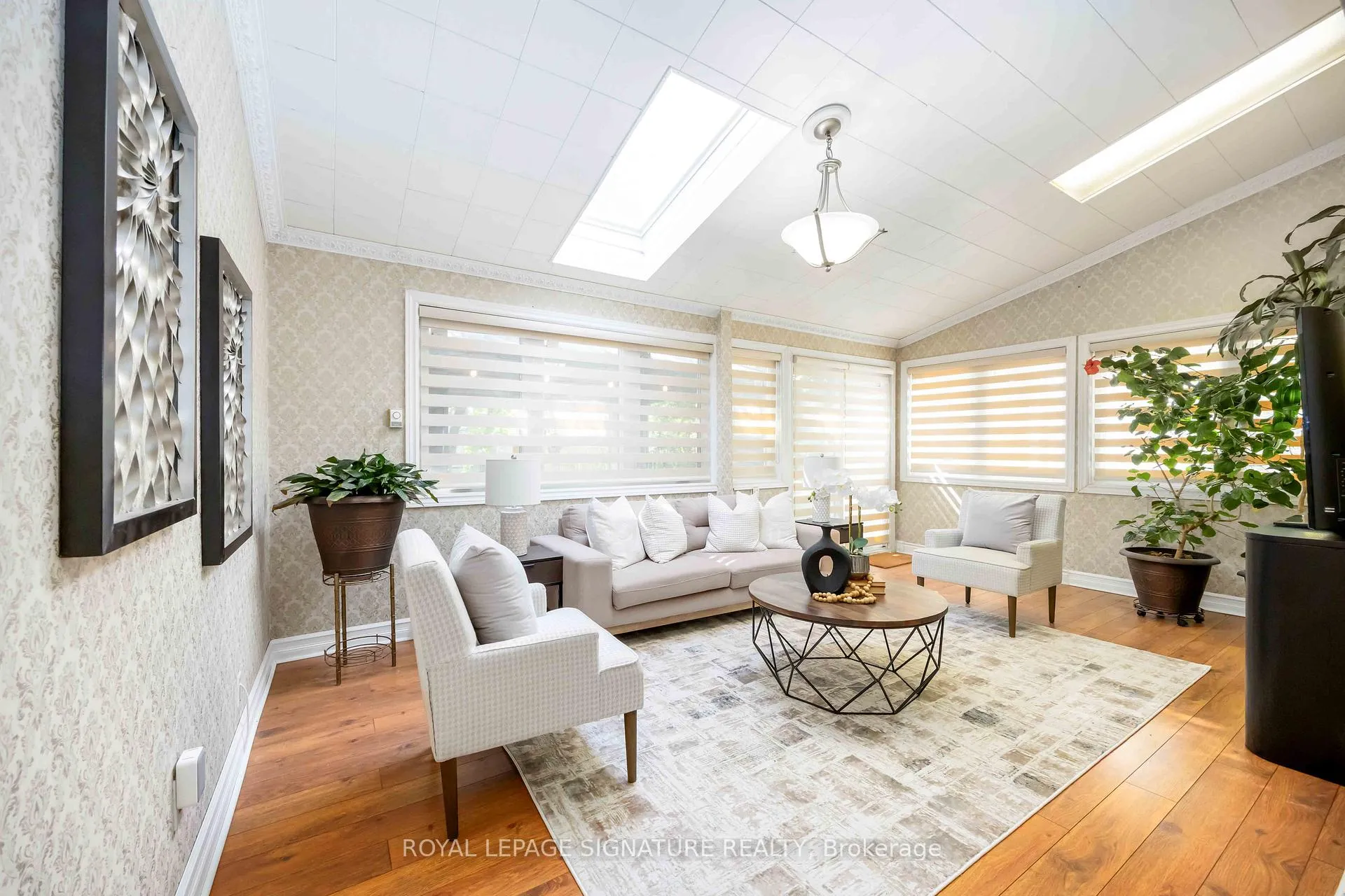 Photo 12 of 104 Billington Crescent, North York, Parkwoods-Donalda — HOMEH