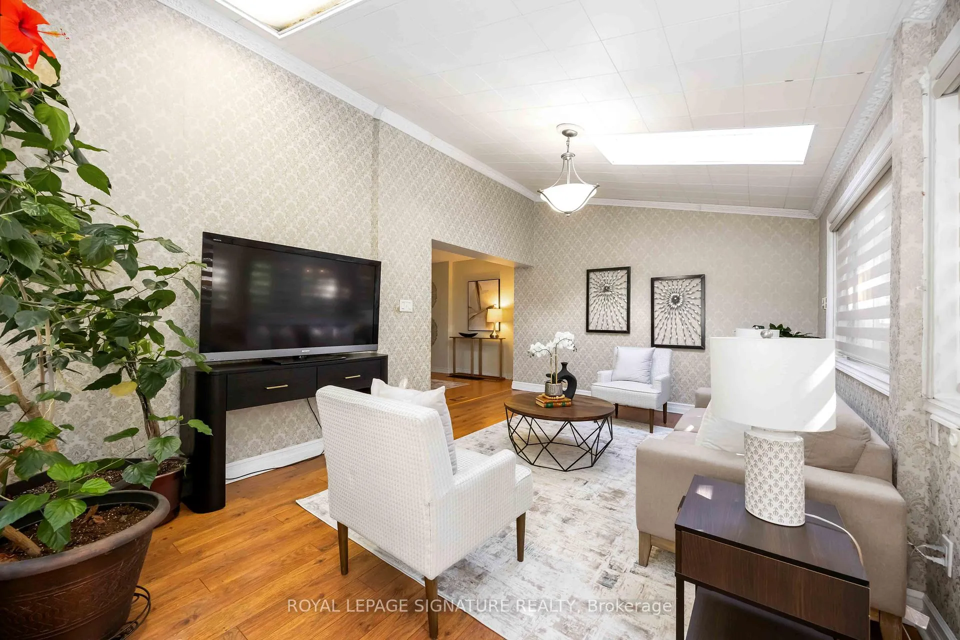 Photo 13 of 104 Billington Crescent, North York, Parkwoods-Donalda — HOMEH