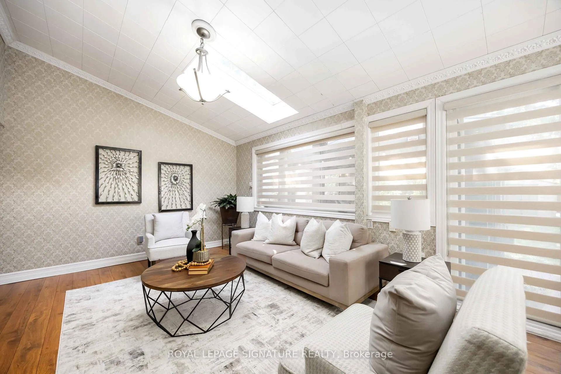 Photo 14 of 104 Billington Crescent, North York, Parkwoods-Donalda — HOMEH