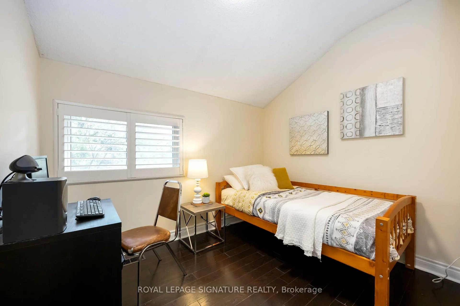 Photo 15 of 104 Billington Crescent, North York, Parkwoods-Donalda — HOMEH