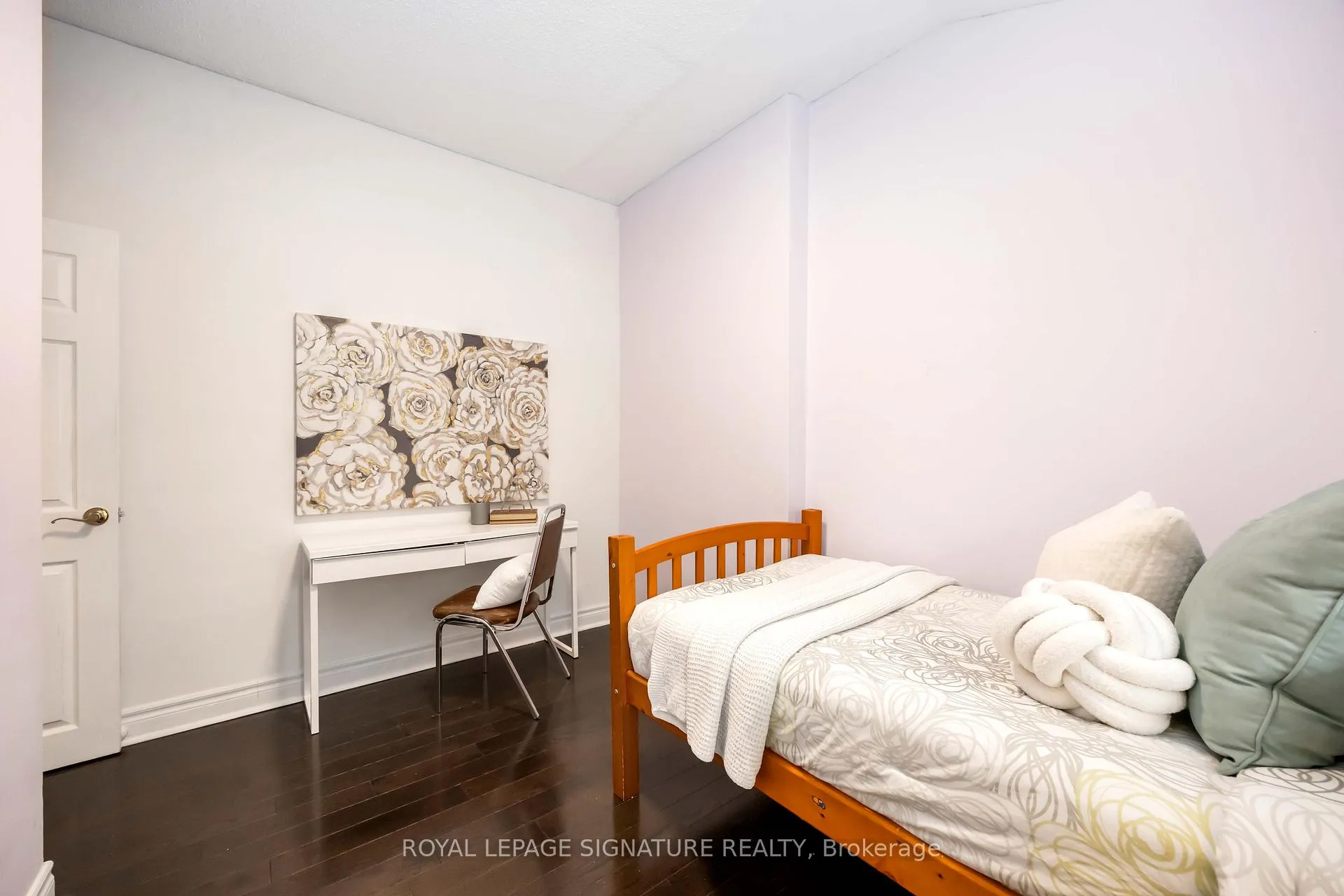 Photo 17 of 104 Billington Crescent, North York, Parkwoods-Donalda — HOMEH