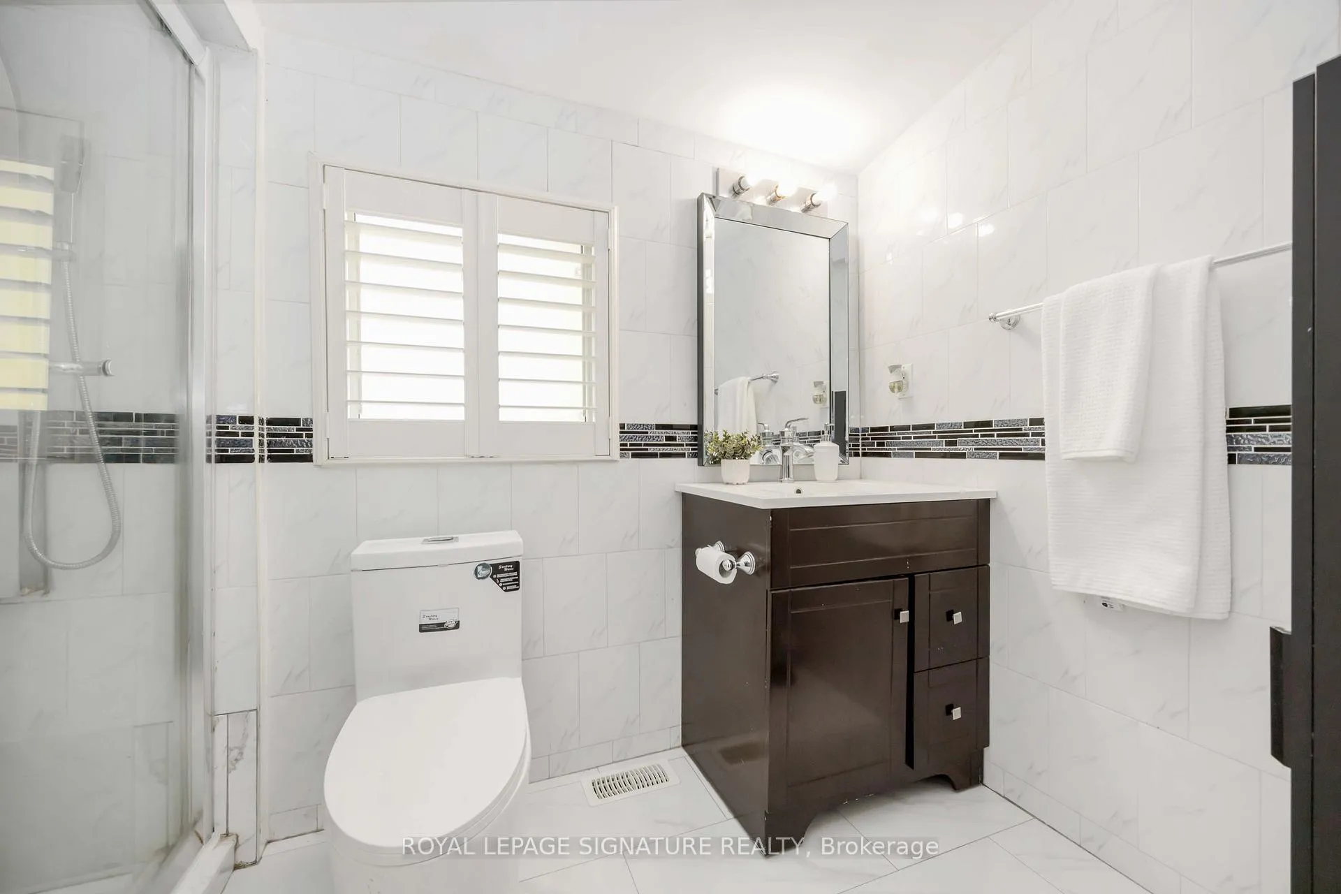 Photo 22 of 104 Billington Crescent, North York, Parkwoods-Donalda — HOMEH