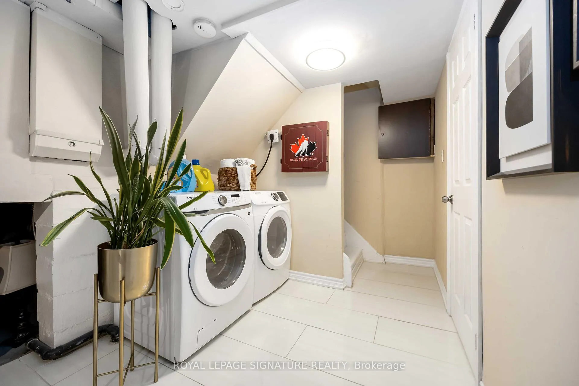 Photo 23 of 104 Billington Crescent, North York, Parkwoods-Donalda — HOMEH