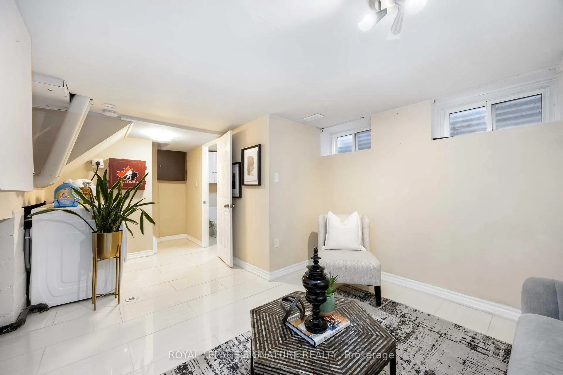 Photo 24 of 104 Billington Crescent, North York, Parkwoods-Donalda — HOMEH
