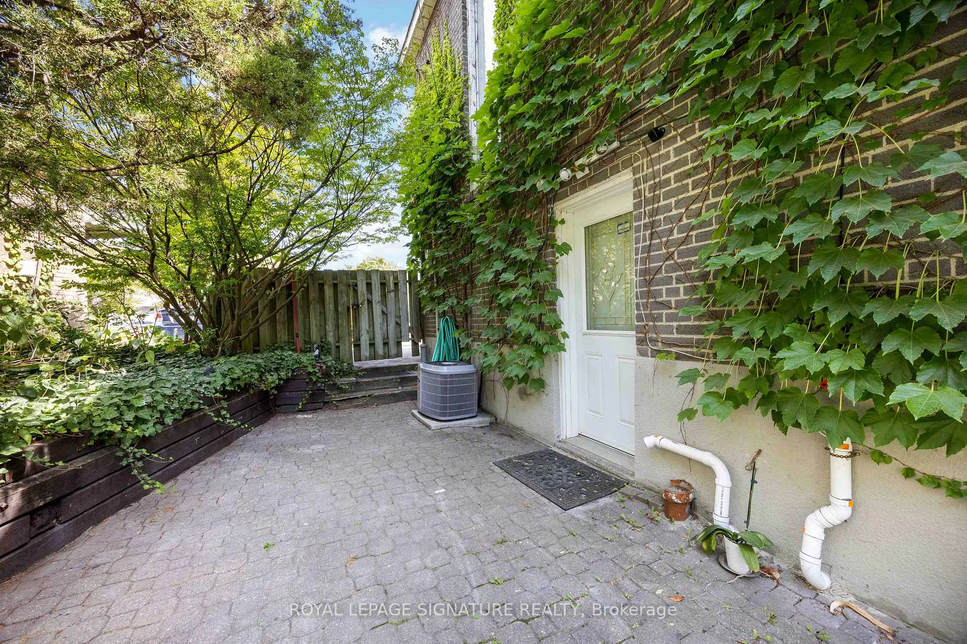 Photo 27 of 104 Billington Crescent, North York, Parkwoods-Donalda — HOMEH